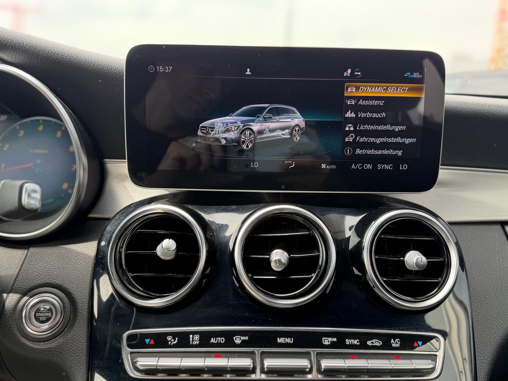 MERCEDES-BENZ C 200 AMG Line 4Matic 9G-Tronic-image-15