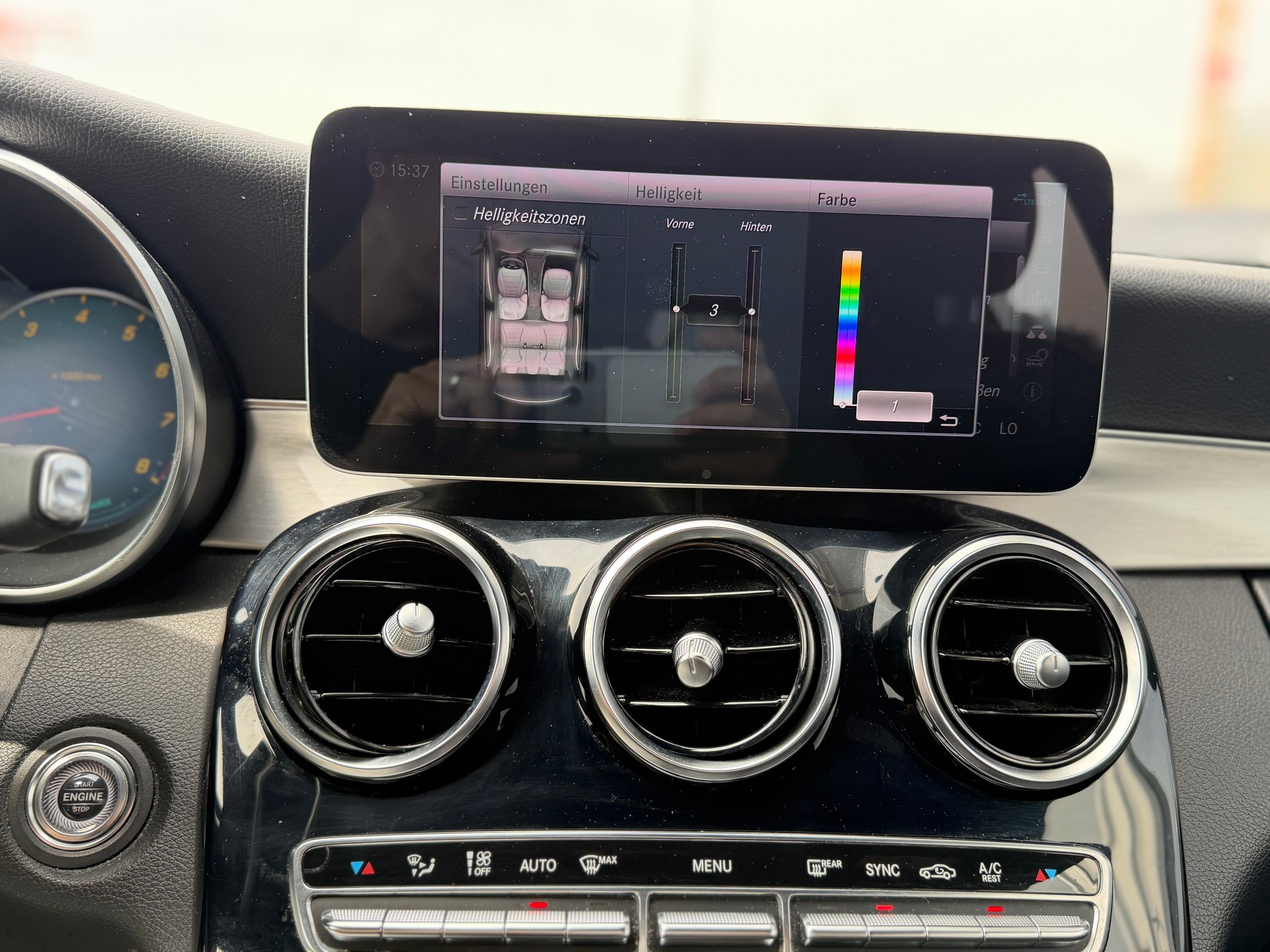 MERCEDES-BENZ C 200 AMG Line 4Matic 9G-Tronic-image-16