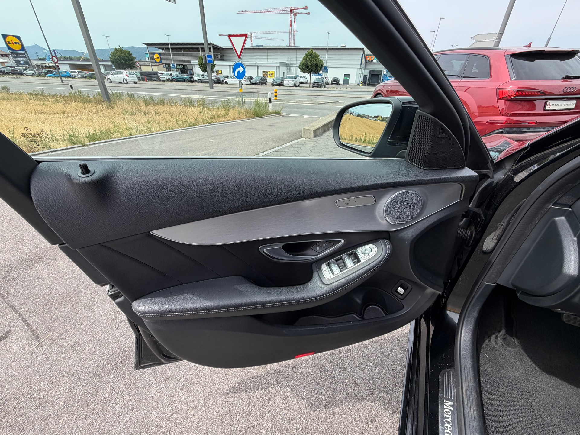 MERCEDES-BENZ C 200 AMG Line 4Matic 9G-Tronic-image-10