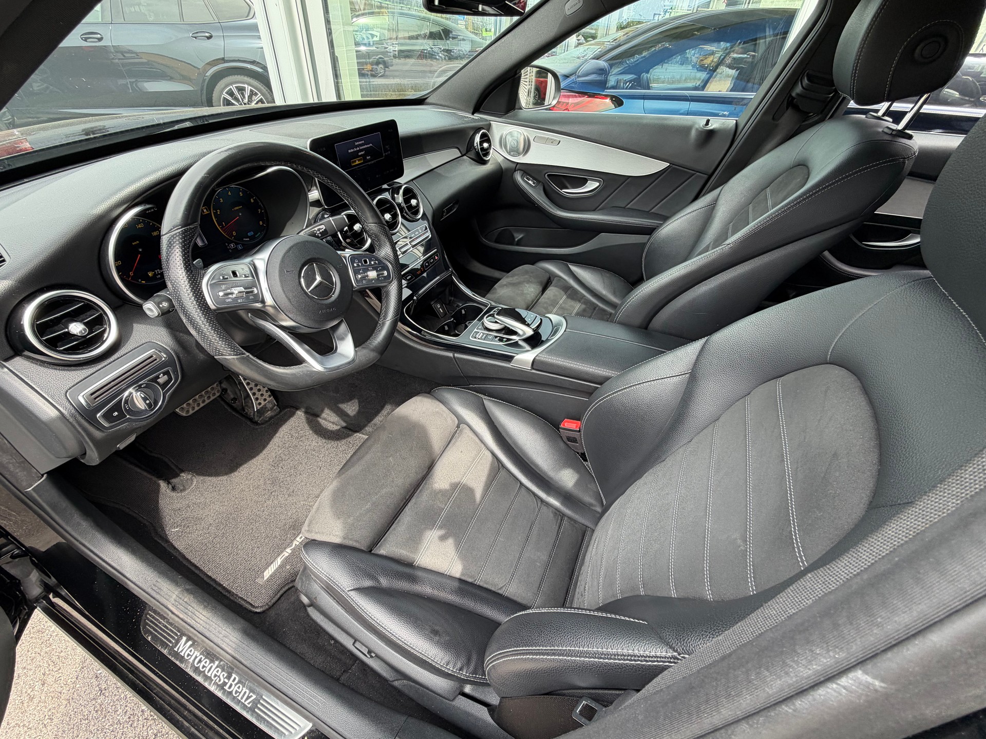 MERCEDES-BENZ C 200 AMG Line 4Matic 9G-Tronic-image-11