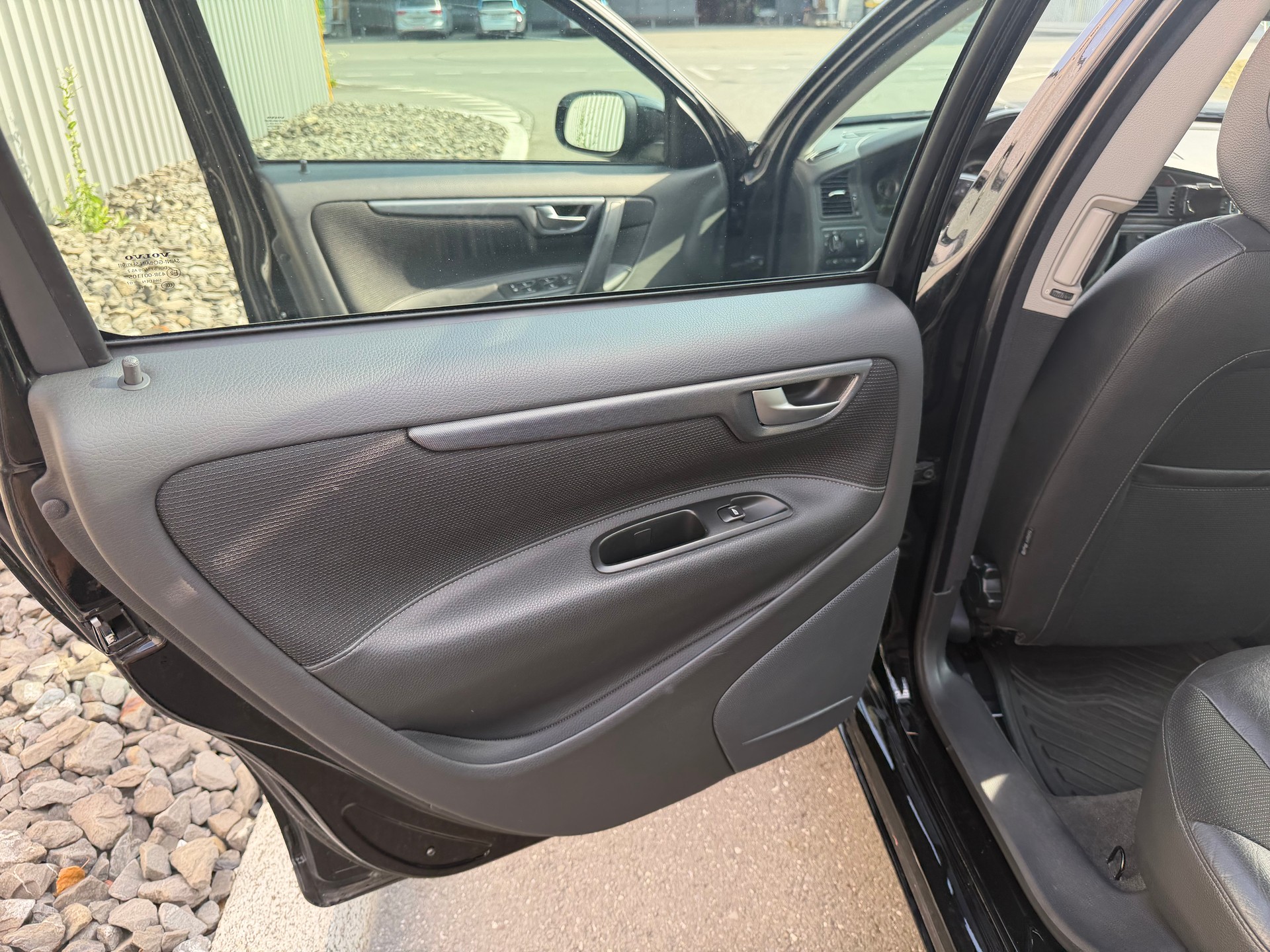 VOLVO V70 2.4D Momentum-image-41