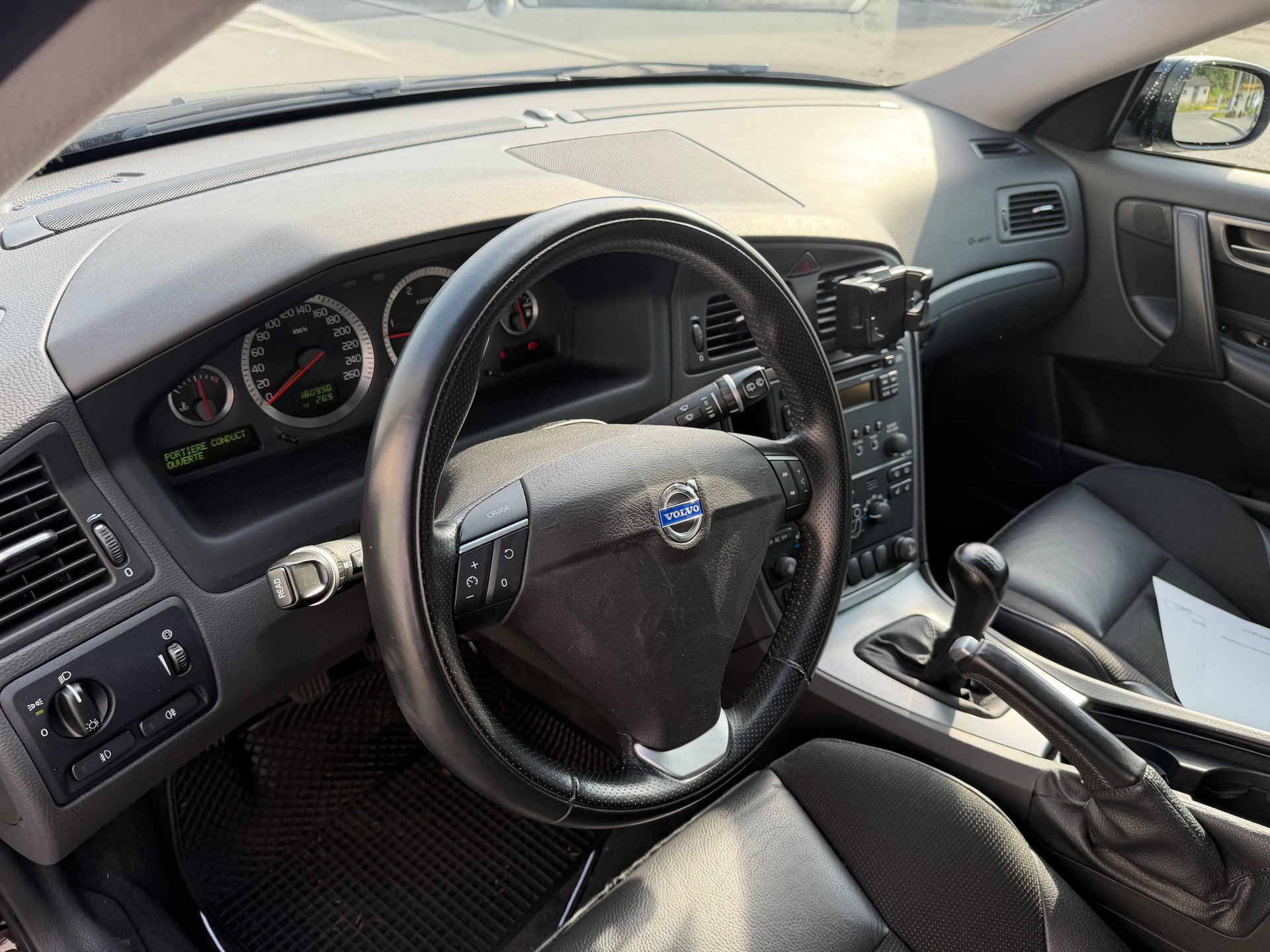VOLVO V70 2.4D Momentum-image-22