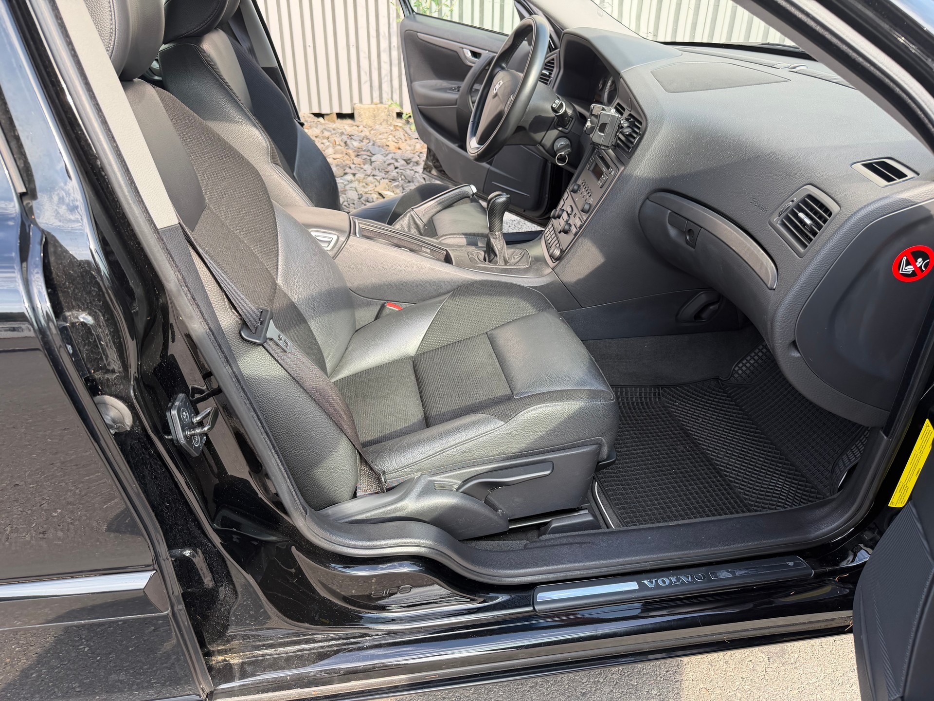 VOLVO V70 2.4D Momentum-image-26