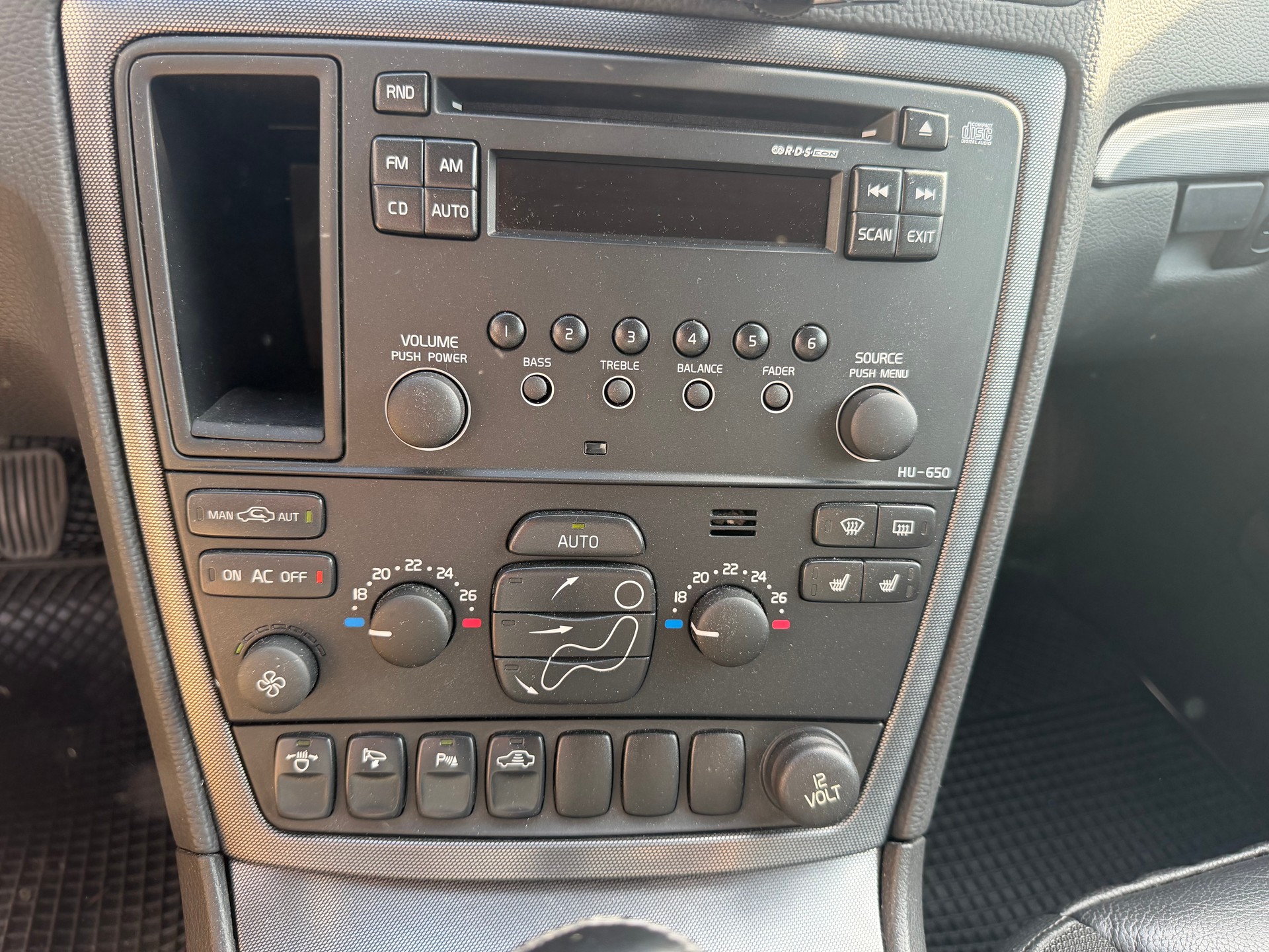 VOLVO V70 2.4D Momentum-image-28