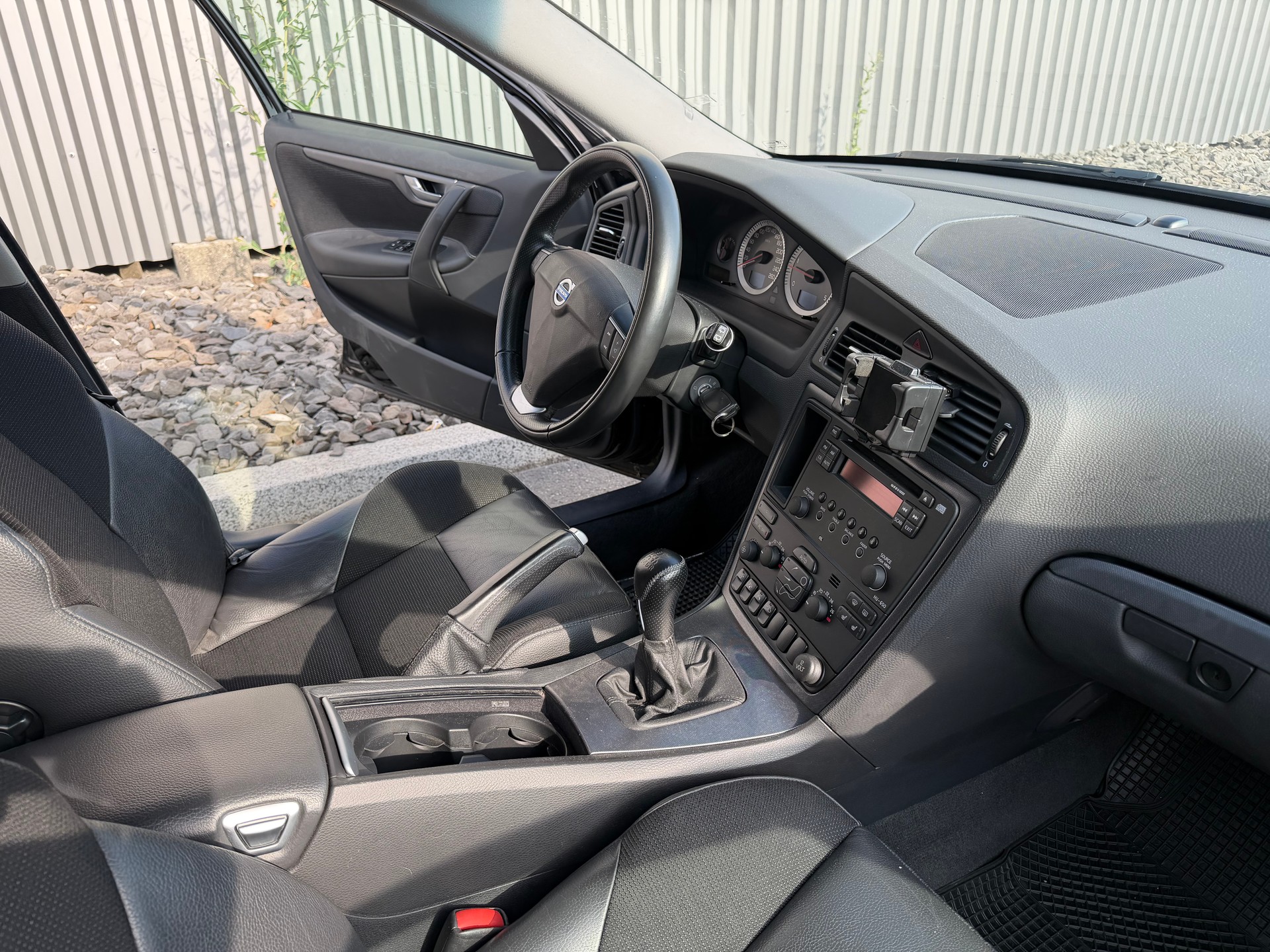 VOLVO V70 2.4D Momentum-image-27