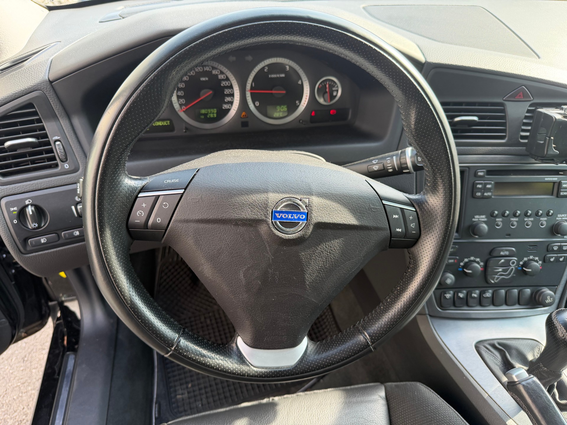VOLVO V70 2.4D Momentum-image-30