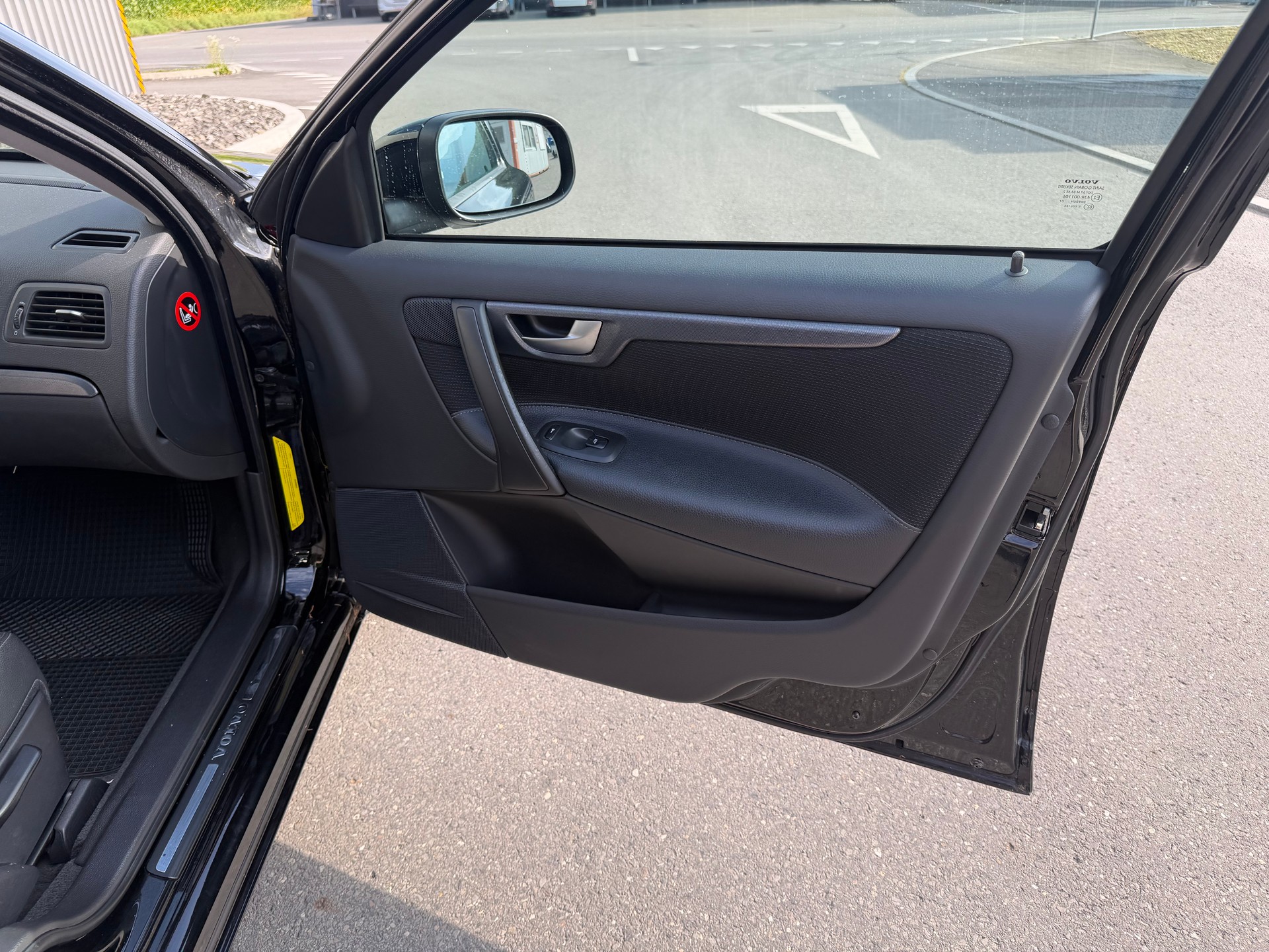 VOLVO V70 2.4D Momentum-image-25