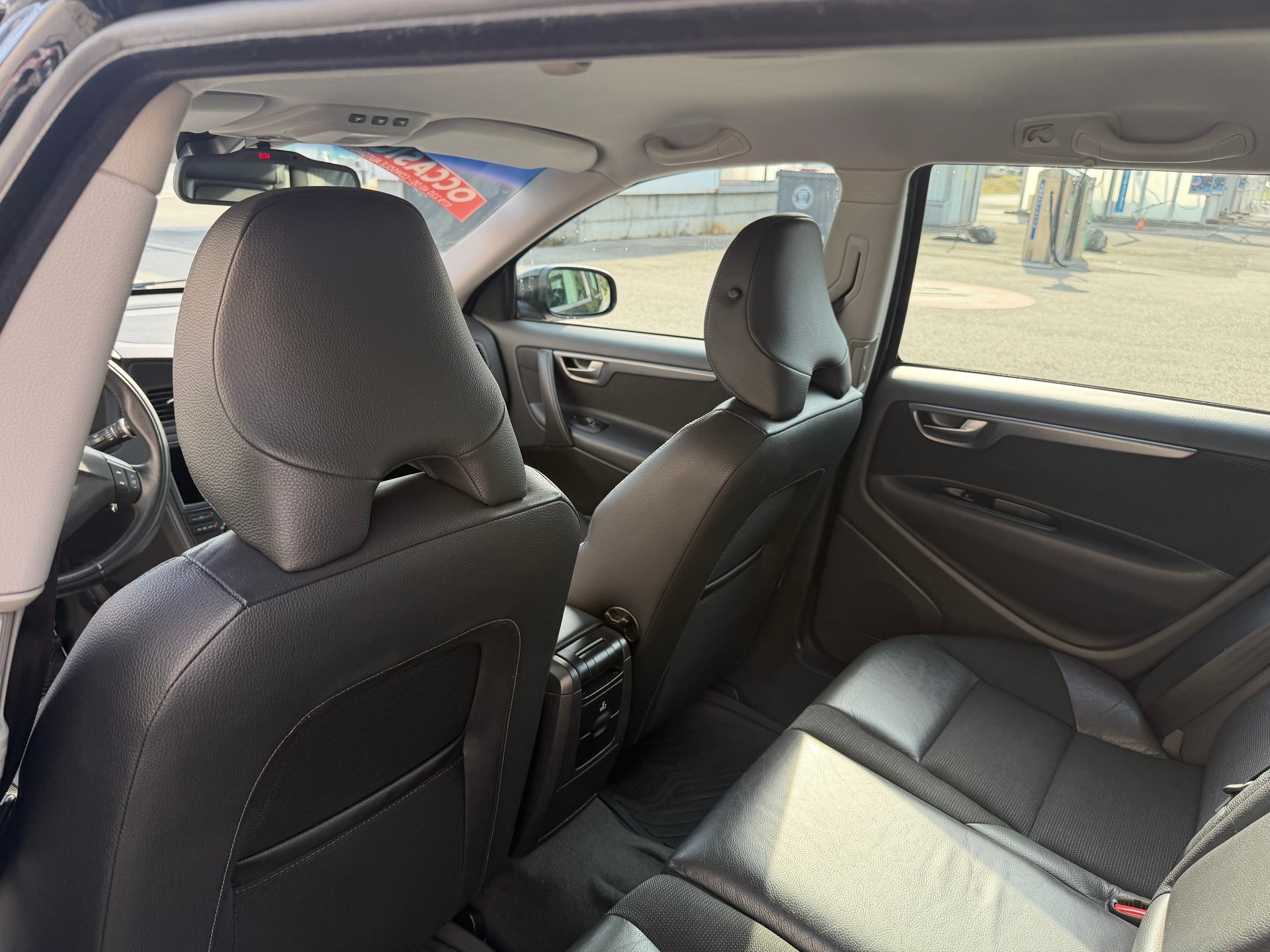 VOLVO V70 2.4D Momentum-image-40