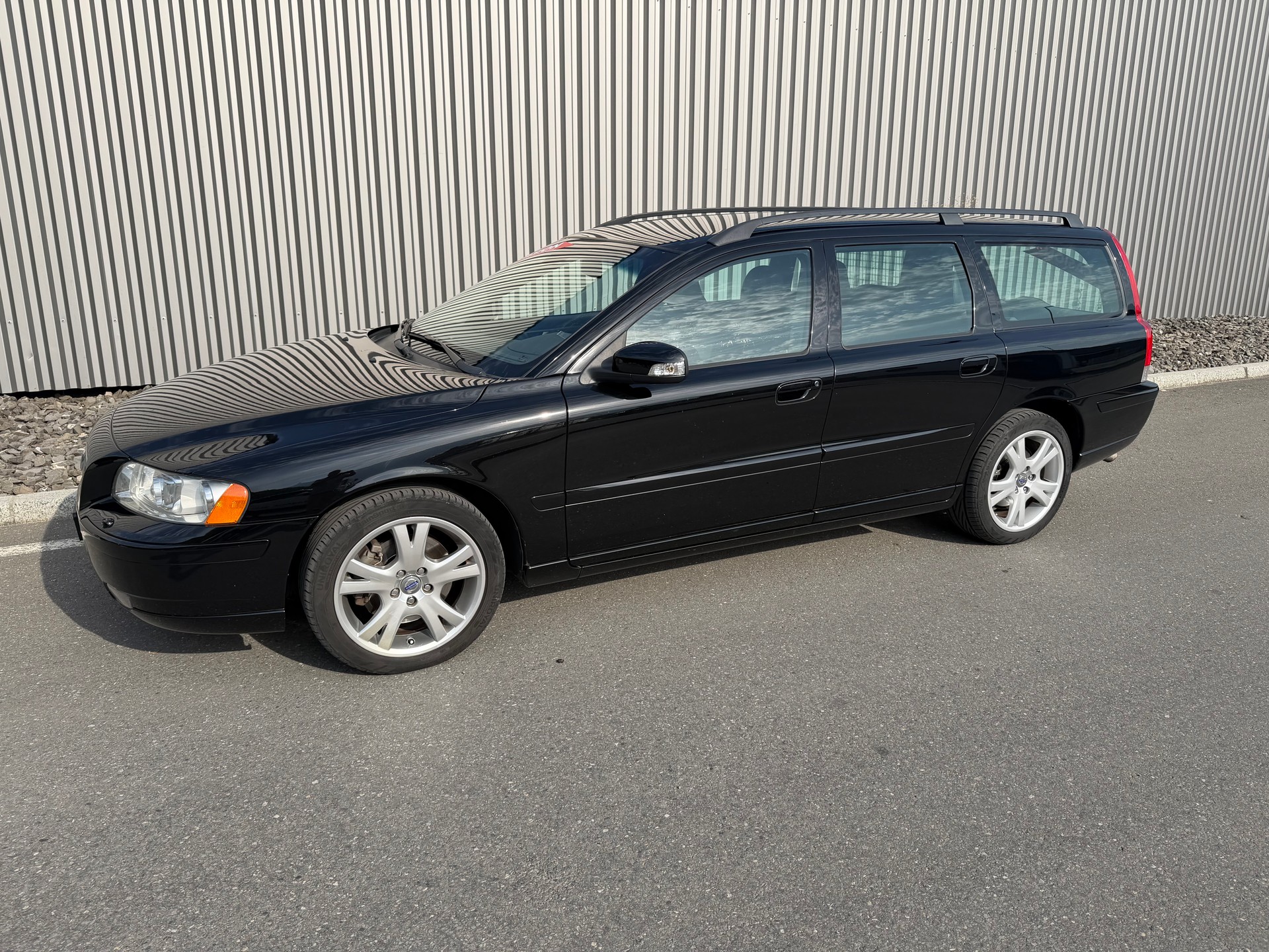 VOLVO V70 2.4D Momentum-image-0