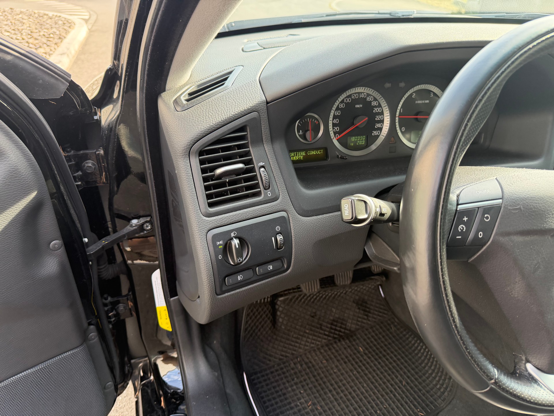 VOLVO V70 2.4D Momentum-image-23