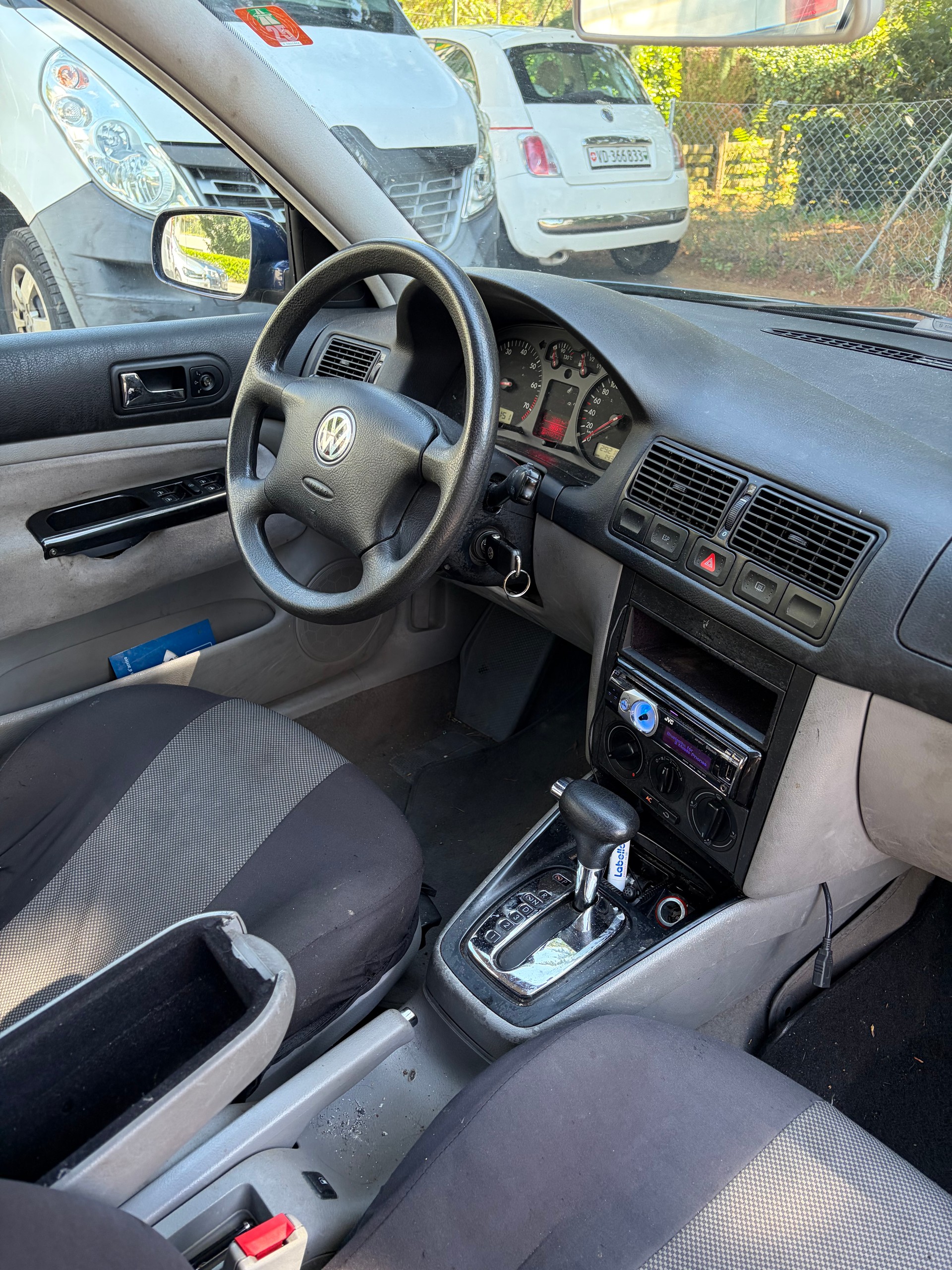 VW Golf 1.6 Comfortline Automatic-image-9
