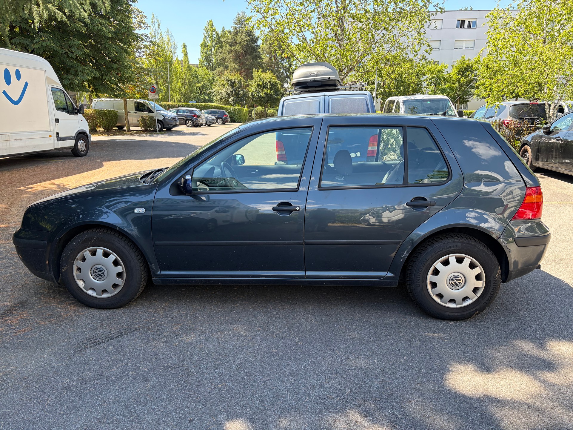 VW Golf 1.6 Comfortline Automatic-image-2