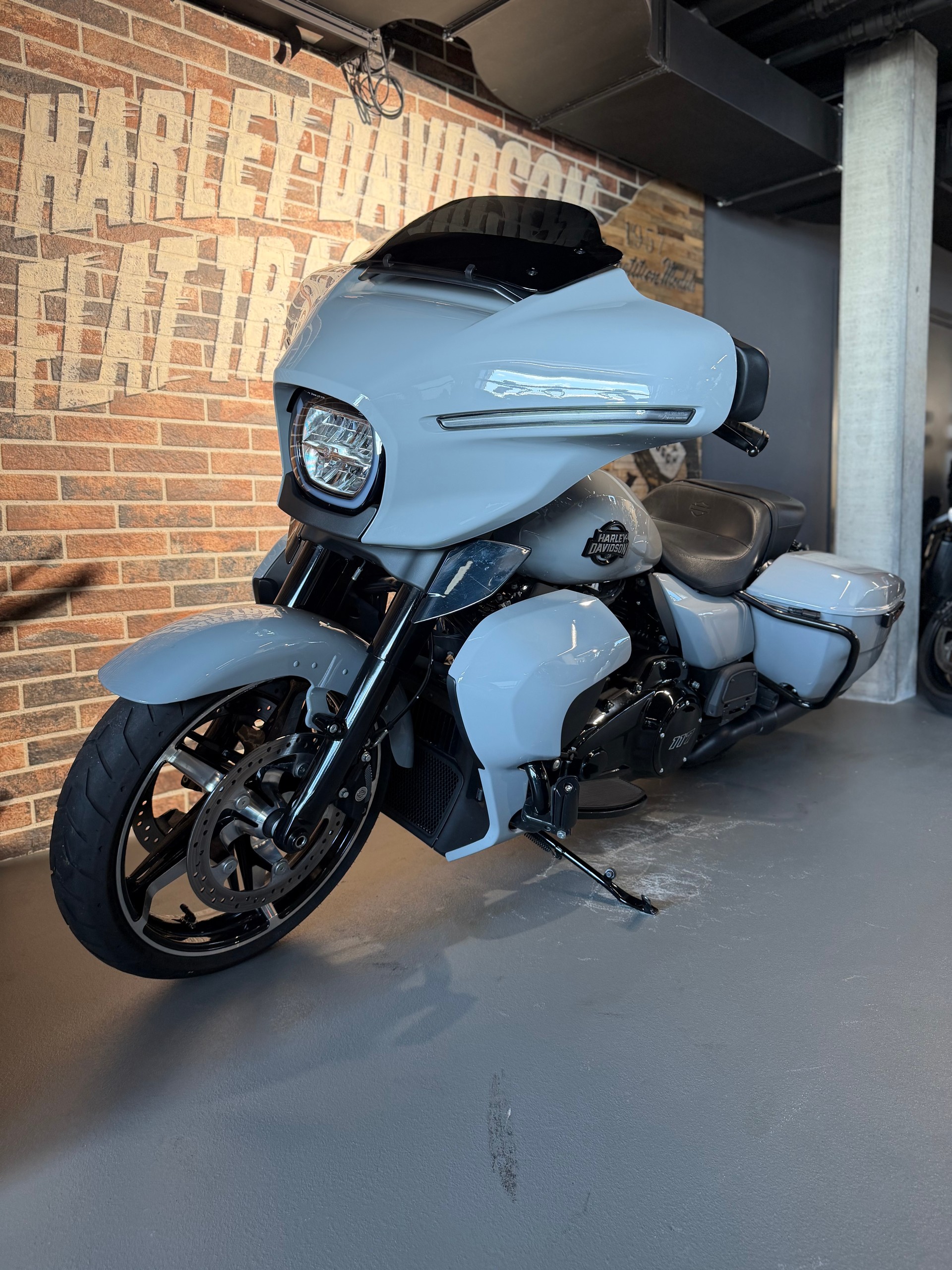HARLEY-DAVIDSON FLHXU Street Glide Ultra 117-showroom-element-3
