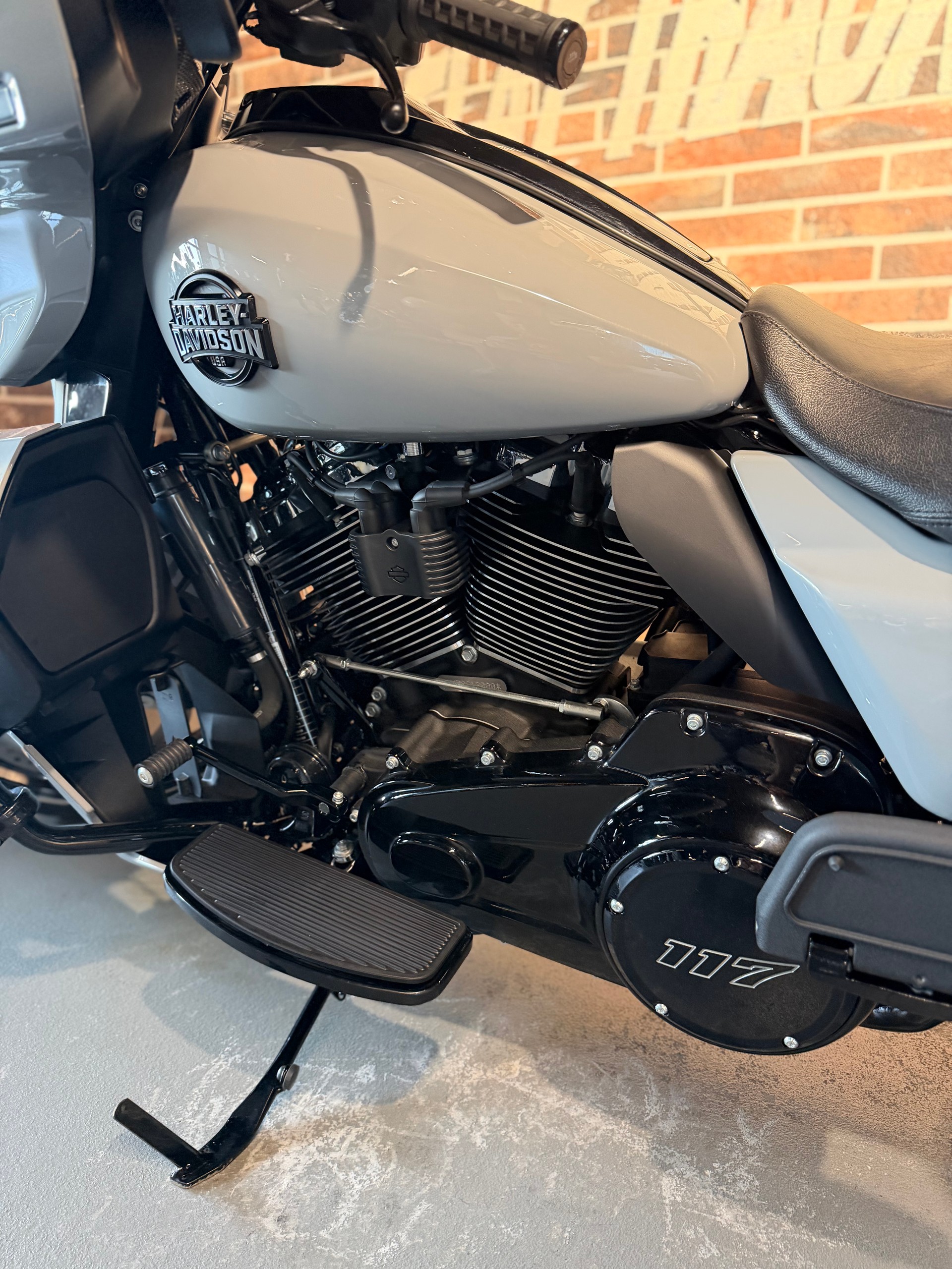 HARLEY-DAVIDSON FLHXU Street Glide Ultra 117-showroom-element-1
