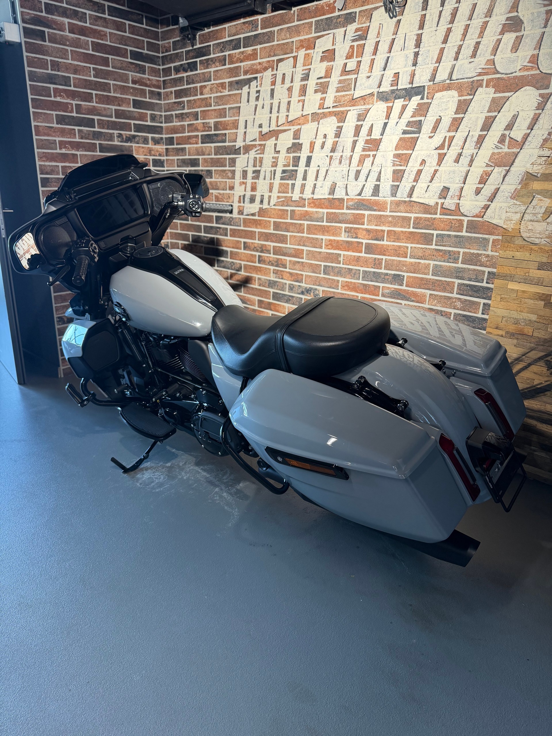 HARLEY-DAVIDSON FLHXU Street Glide Ultra 117-image-4