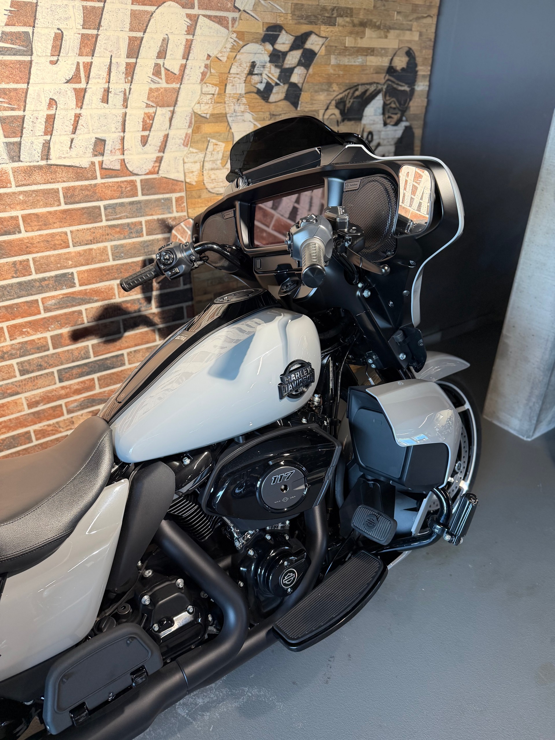 HARLEY-DAVIDSON FLHXU Street Glide Ultra 117-image-9