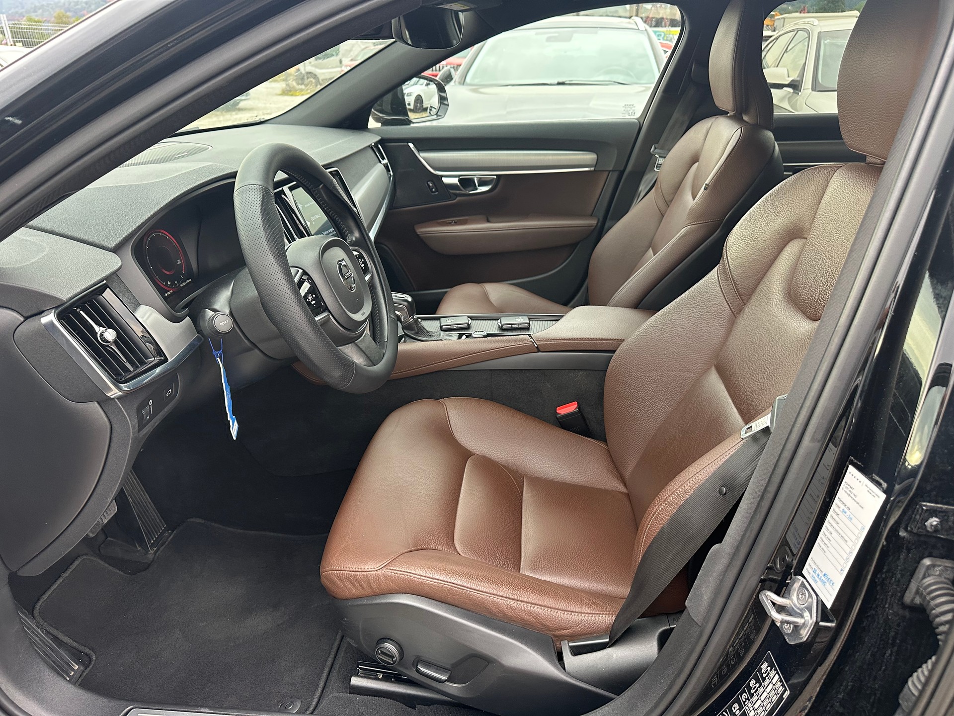 VOLVO V90 T4 Momentum Geartronic-image-7