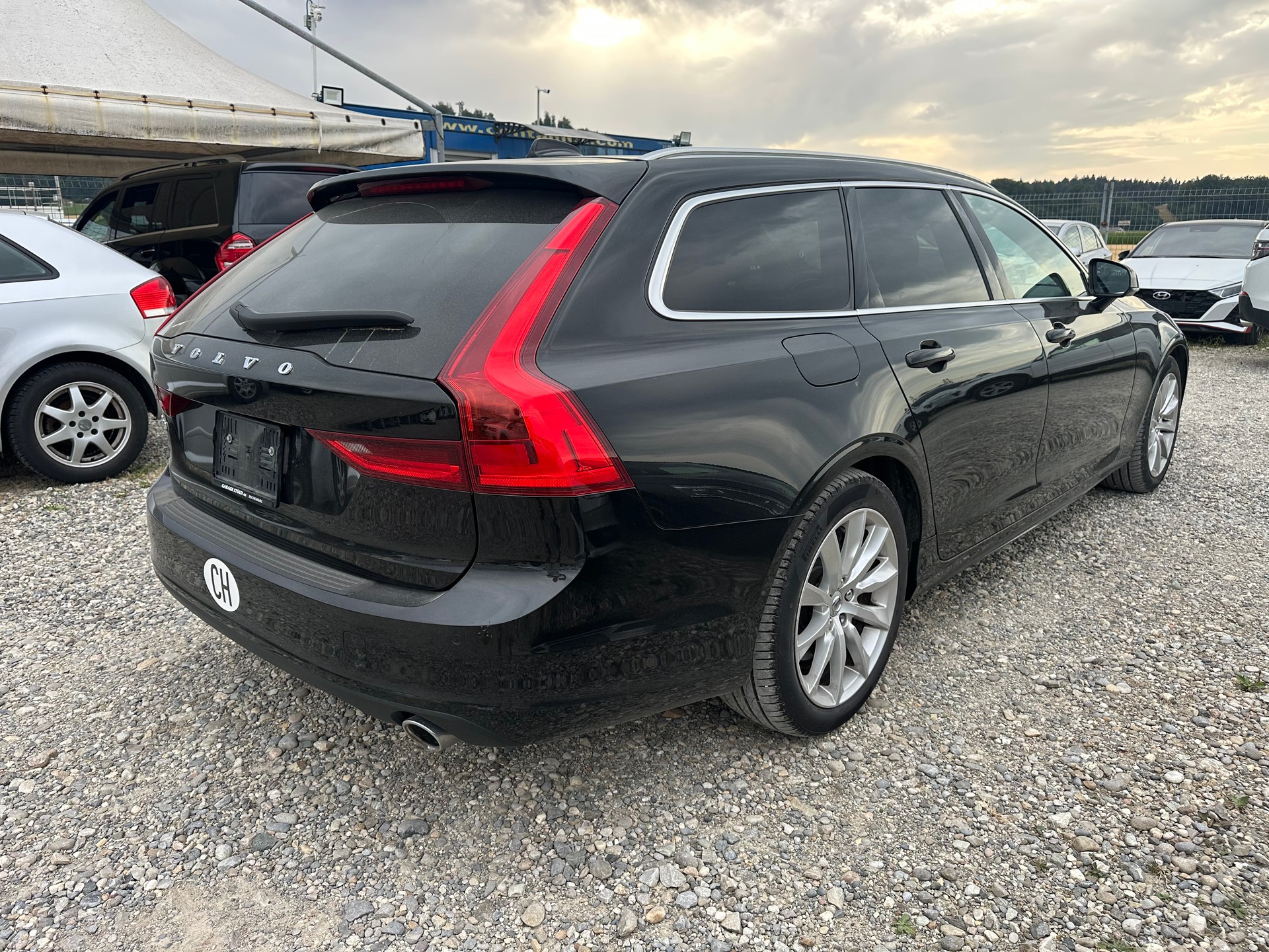 VOLVO V90 T4 Momentum Geartronic-image-3