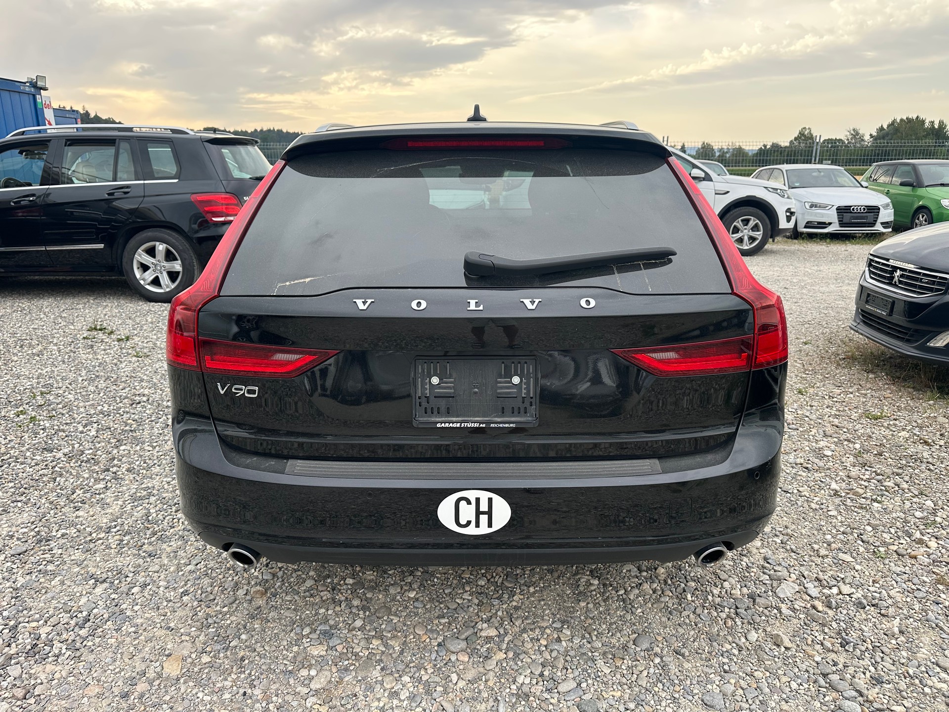 VOLVO V90 T4 Momentum Geartronic-image-4