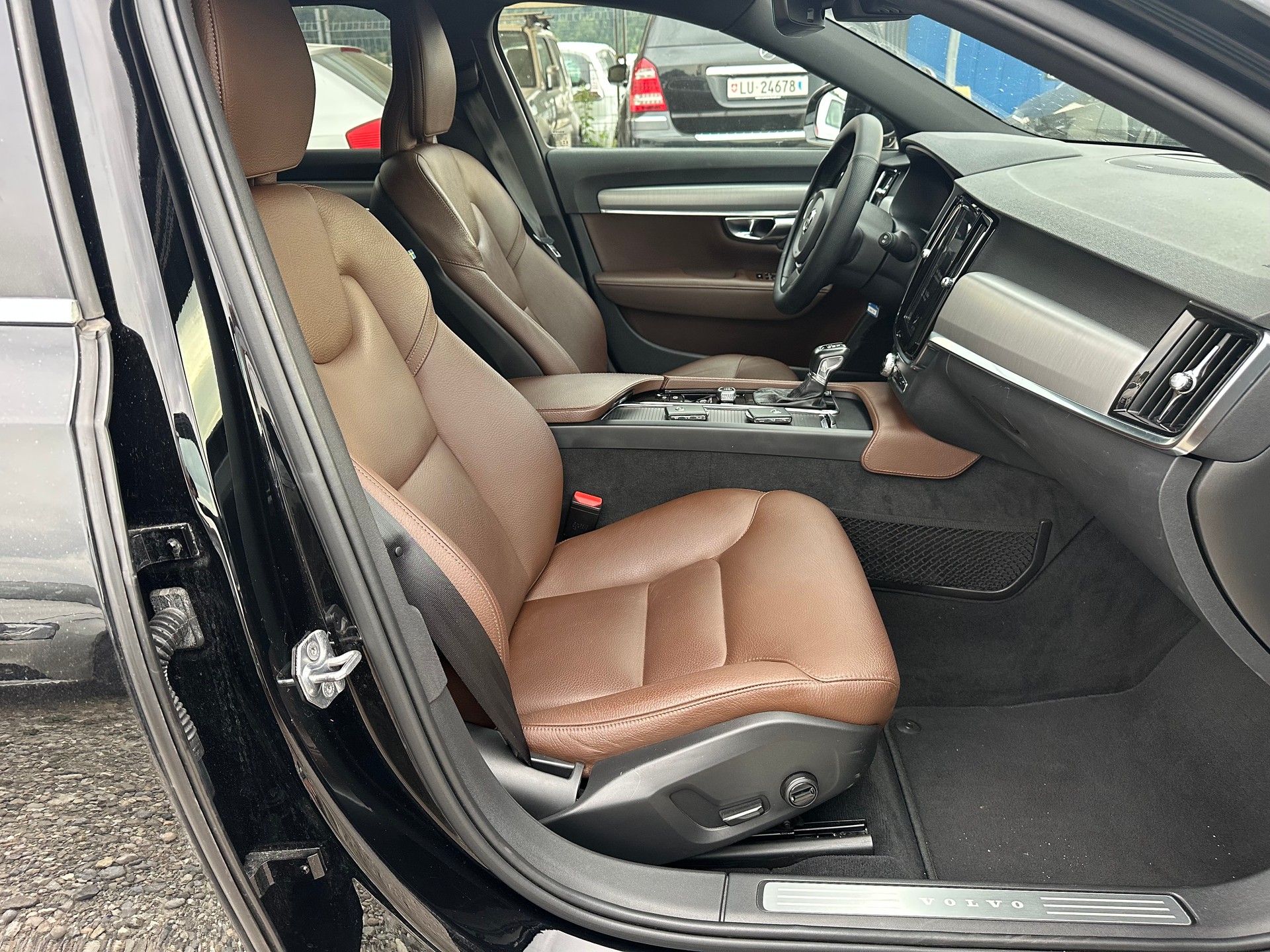VOLVO V90 T4 Momentum Geartronic-image-11