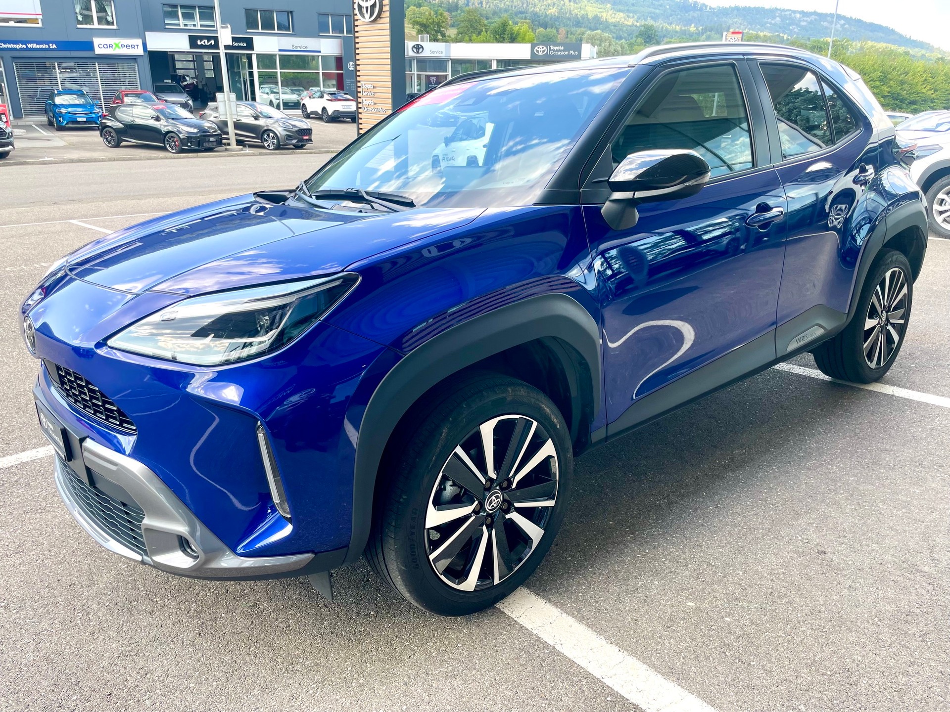 TOYOTA Yaris Cross 1.5 Premiere Edition e-CVT AWDi-image-3