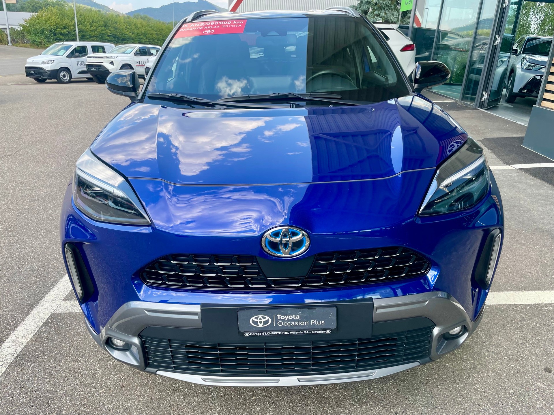 TOYOTA Yaris Cross 1.5 Premiere Edition e-CVT AWDi-image-2
