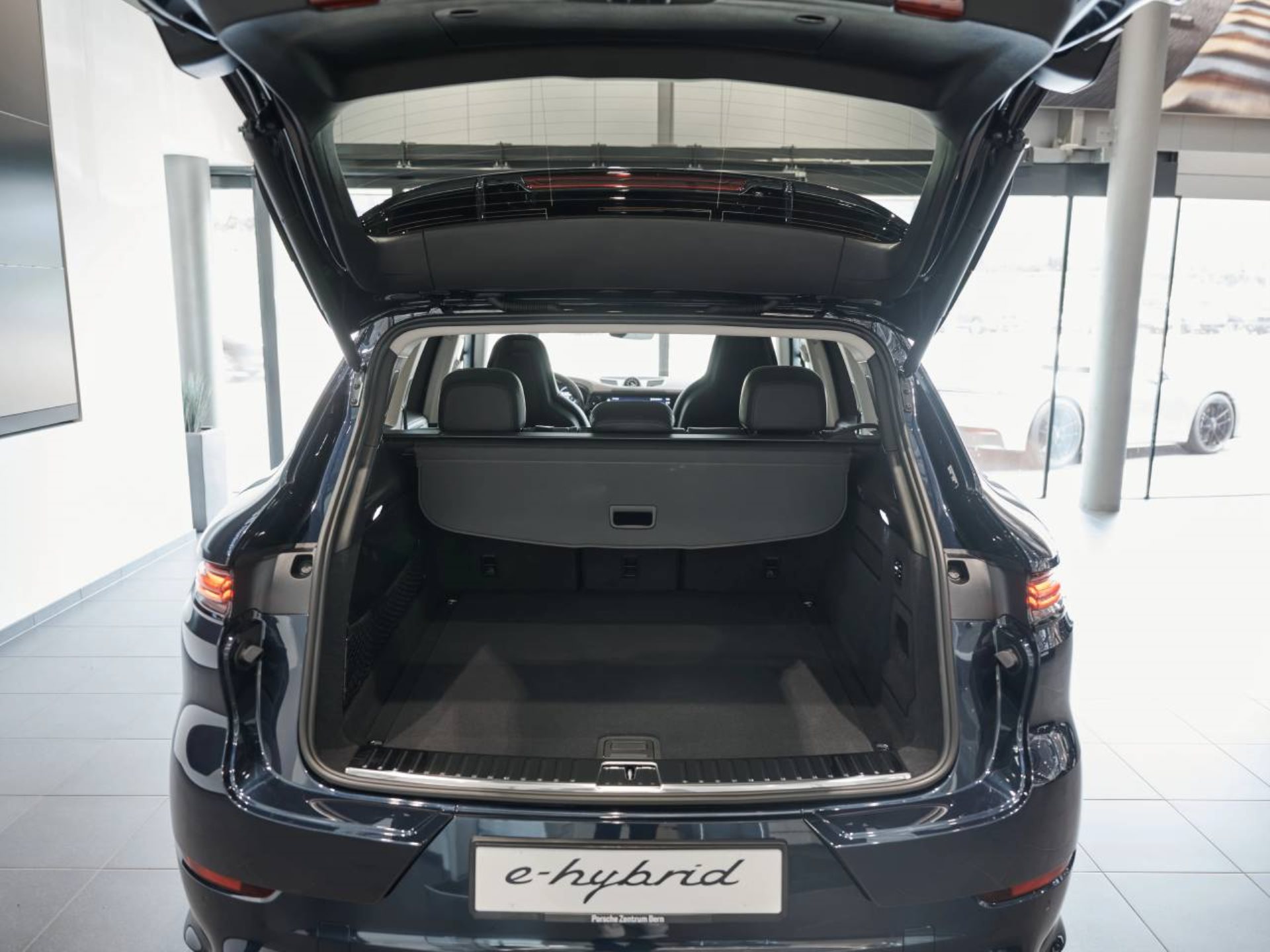 PORSCHE Cayenne Black Edition-image-6