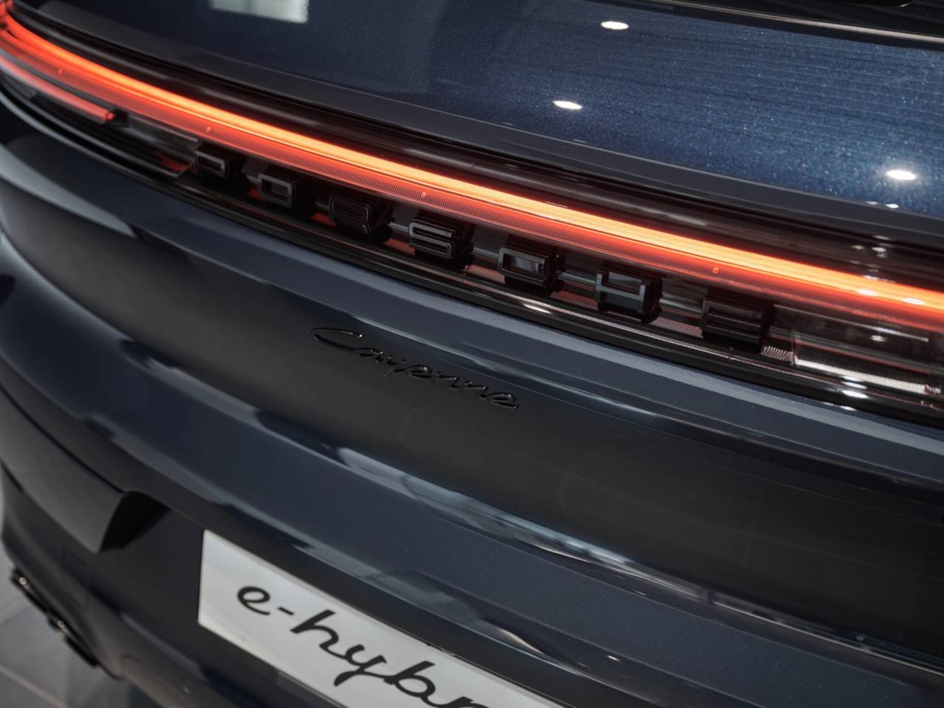 PORSCHE Cayenne Black Edition-image-27