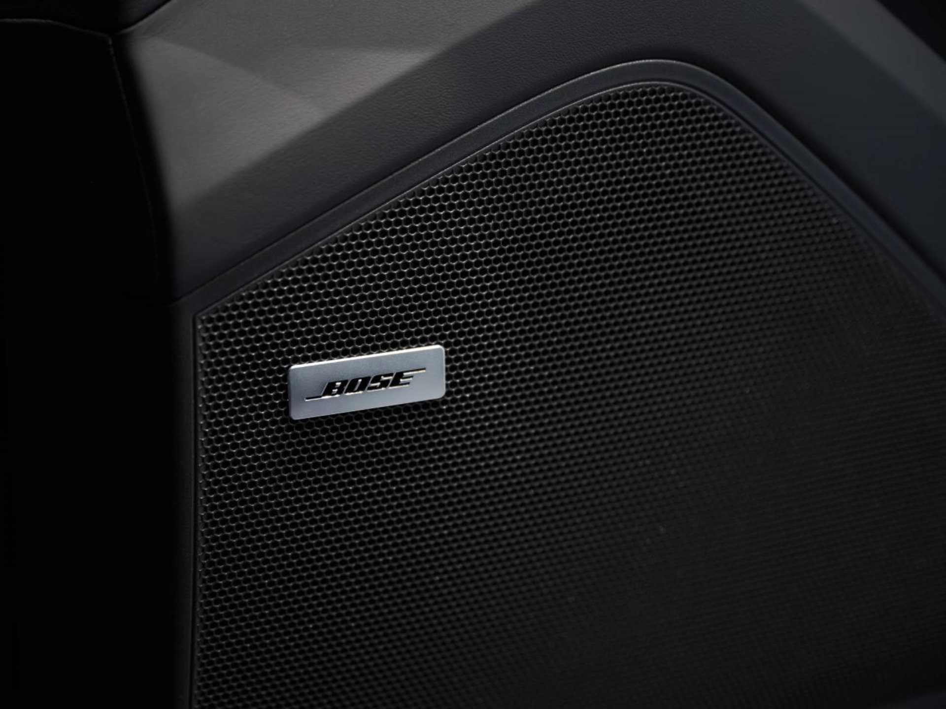 PORSCHE Cayenne Black Edition-image-30