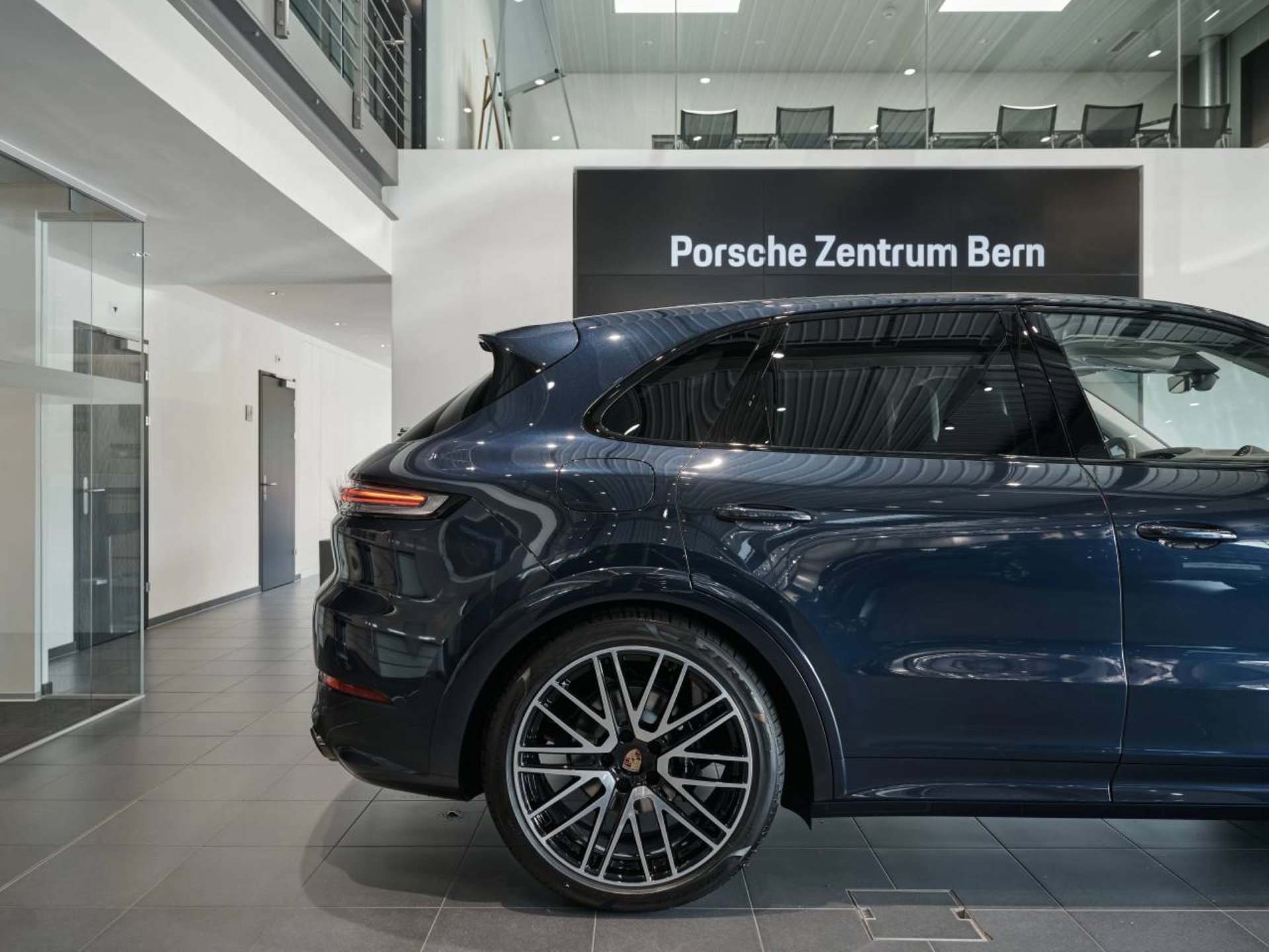 PORSCHE Cayenne Black Edition-image-10