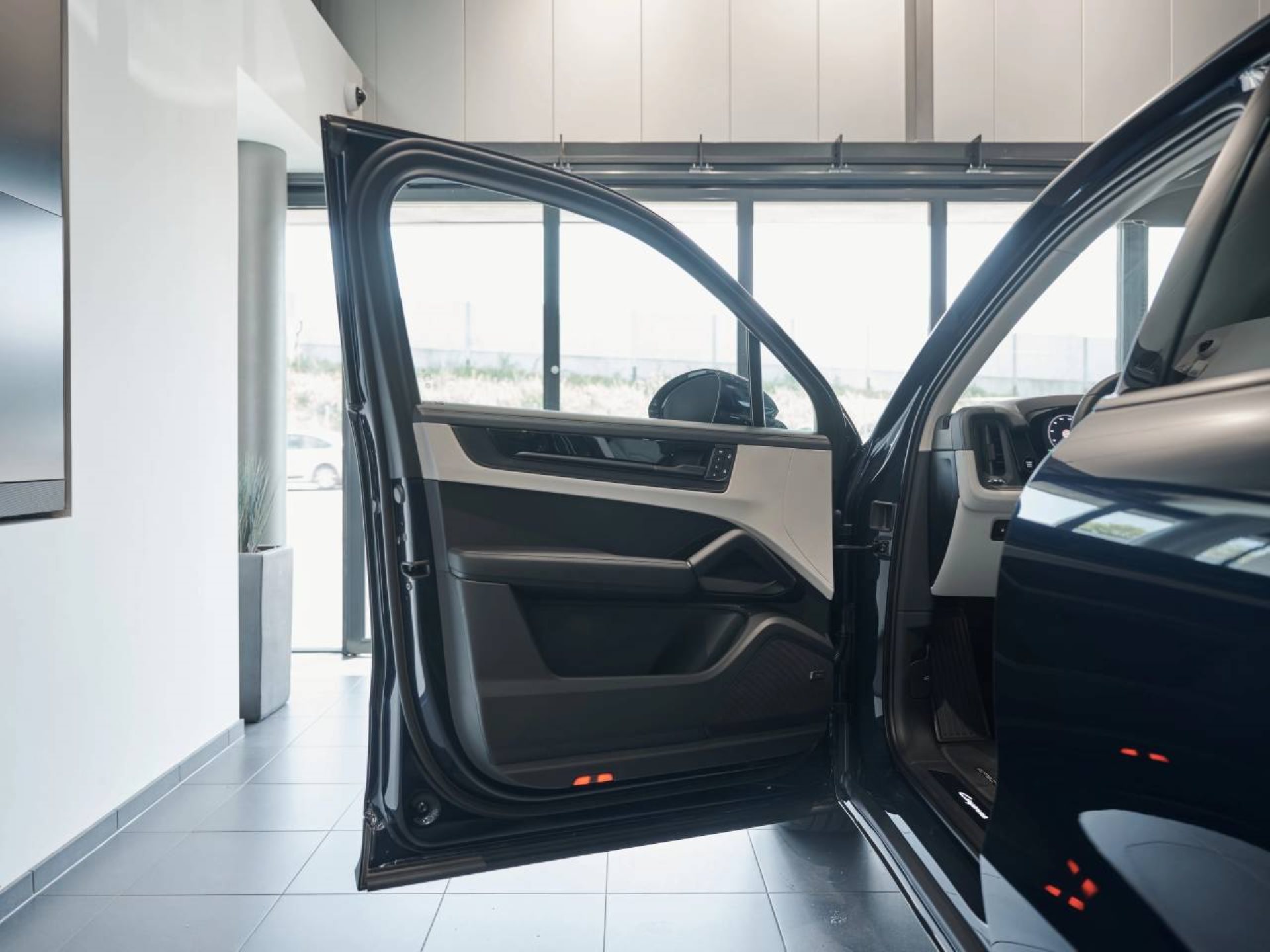 PORSCHE Cayenne Black Edition-image-18