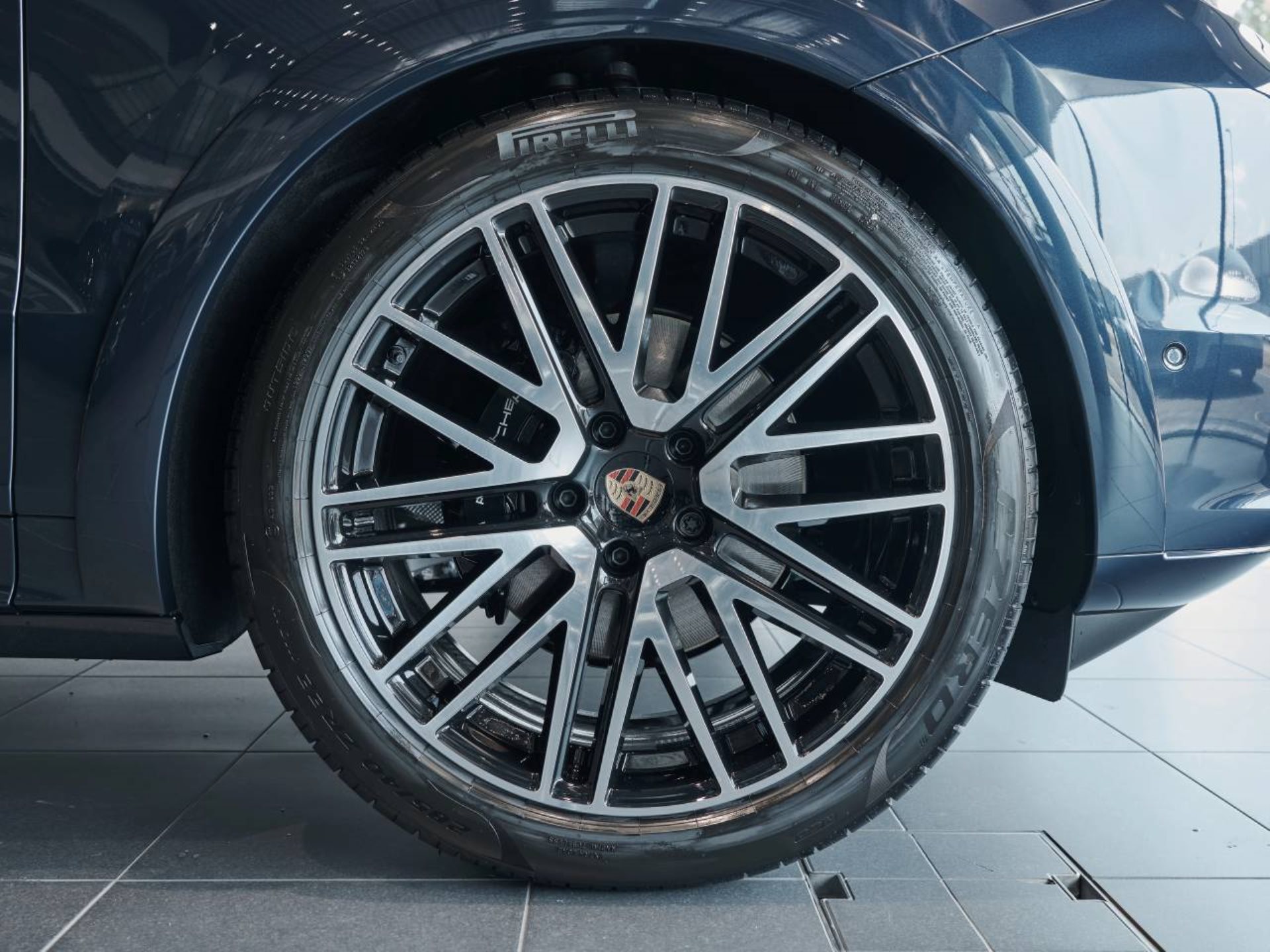 PORSCHE Cayenne Black Edition-image-31