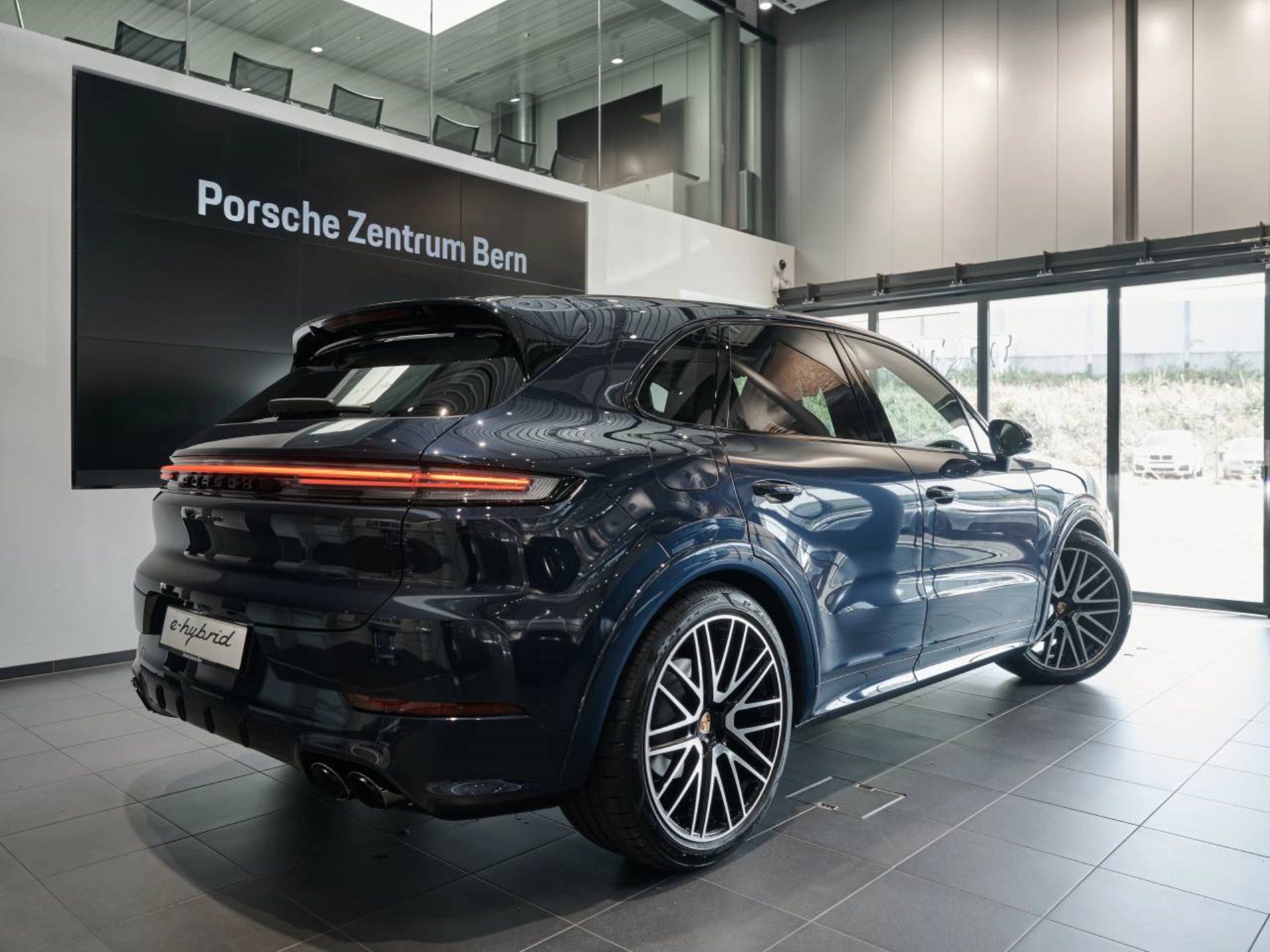 PORSCHE Cayenne Black Edition-image-2