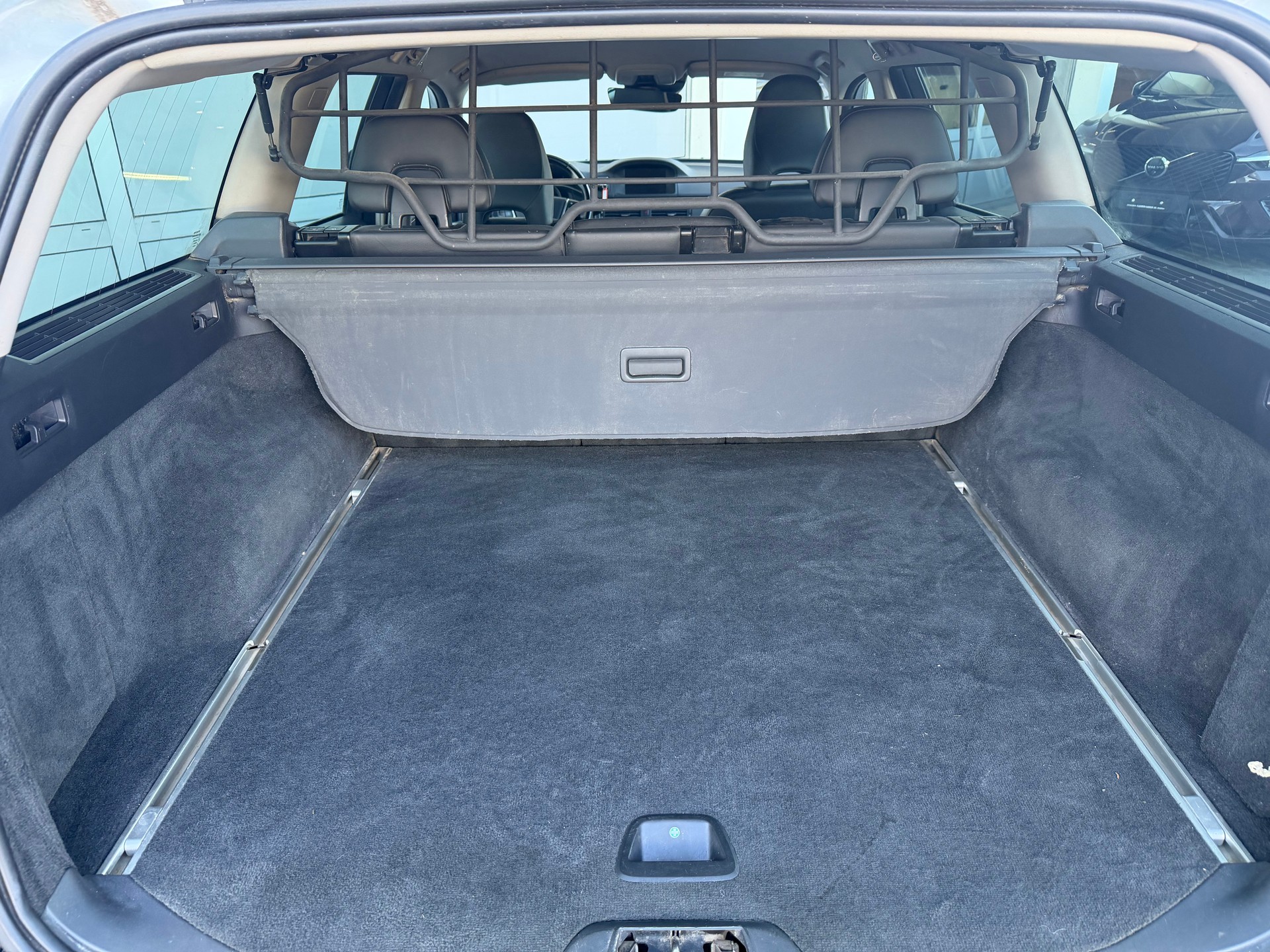 VOLVO XC70 D5 AWD Momentum Geartronic-image-16