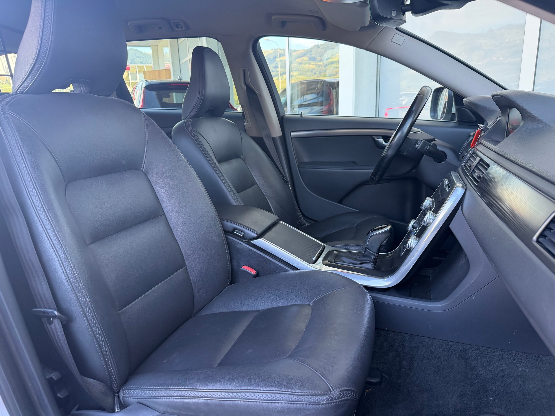 VOLVO XC70 D5 AWD Momentum Geartronic-showroom-element-3