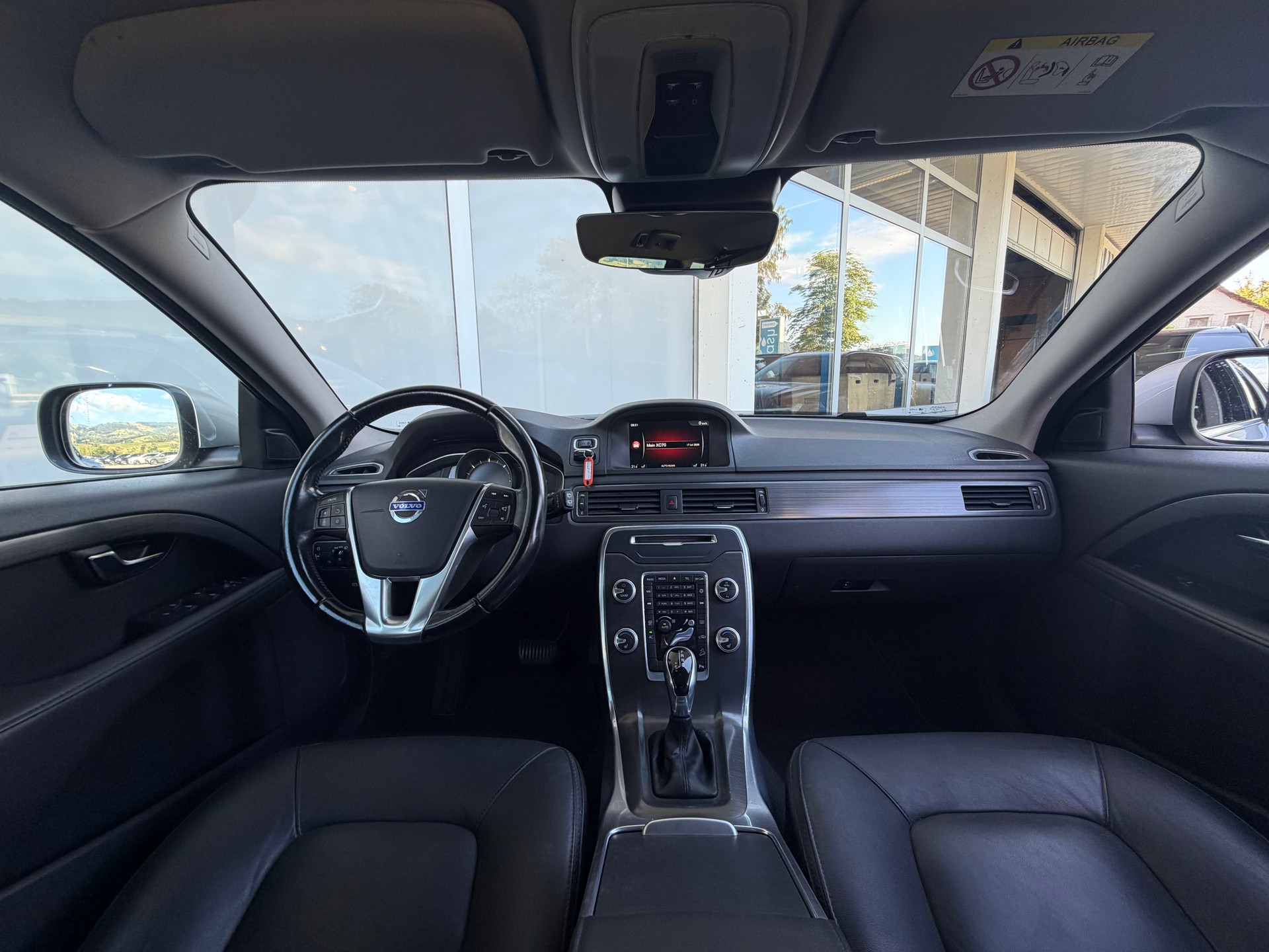 VOLVO XC70 D5 AWD Momentum Geartronic-image-6