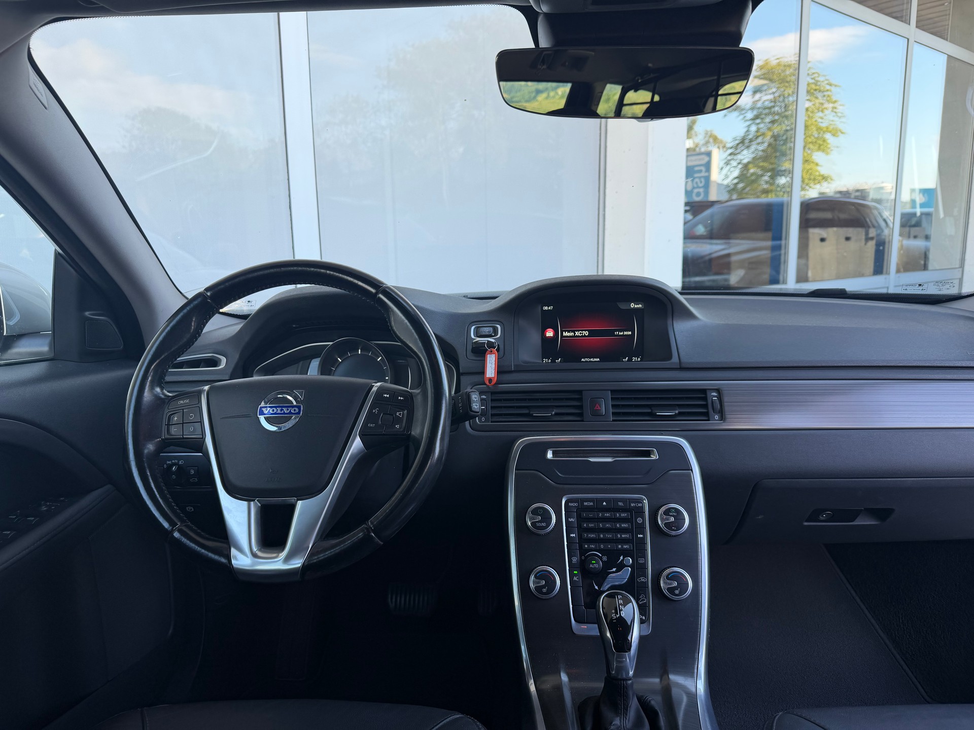 VOLVO XC70 D5 AWD Momentum Geartronic-image-5