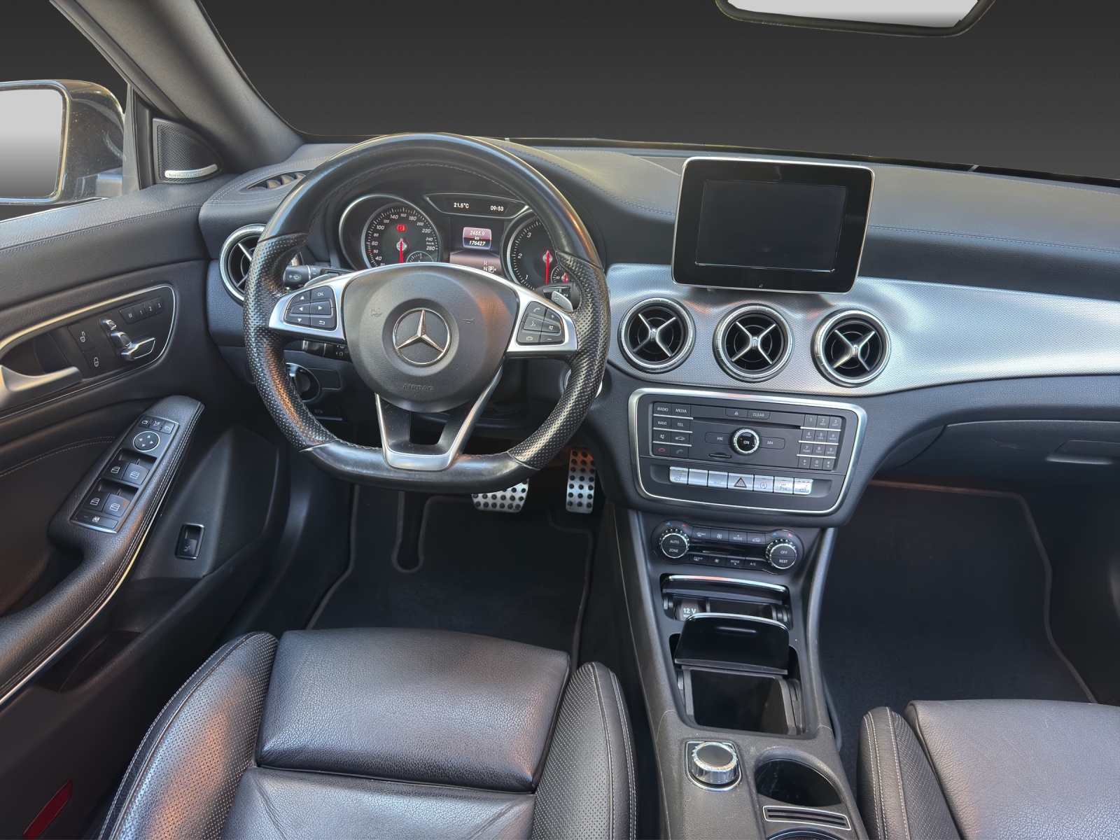 MERCEDES-BENZ CLA Shooting Brake 200 d AMG Line 4Matic 7G-DCT-image-14
