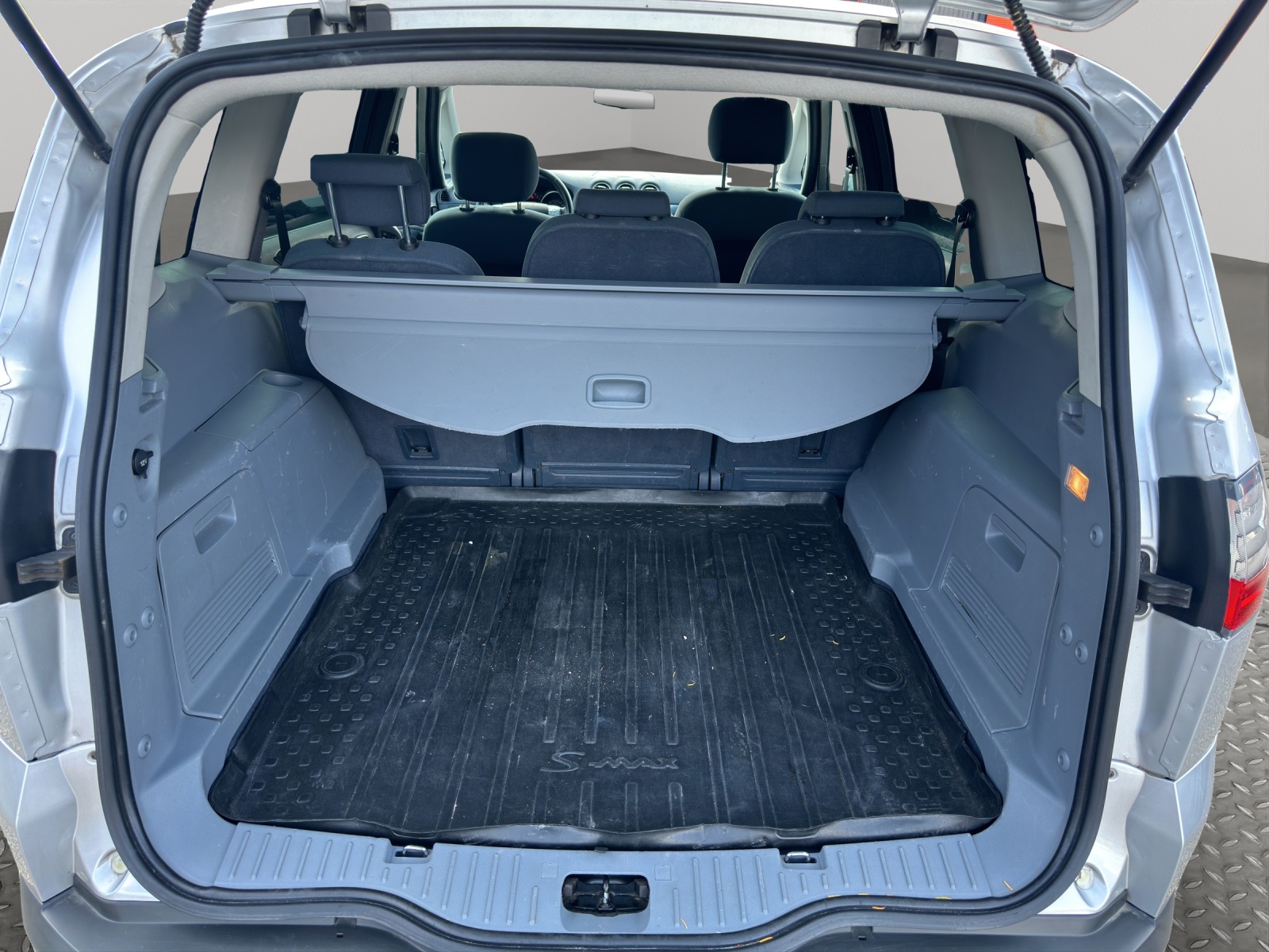 FORD S-Max 2.0 TDCi Titanium Automatic-image-18
