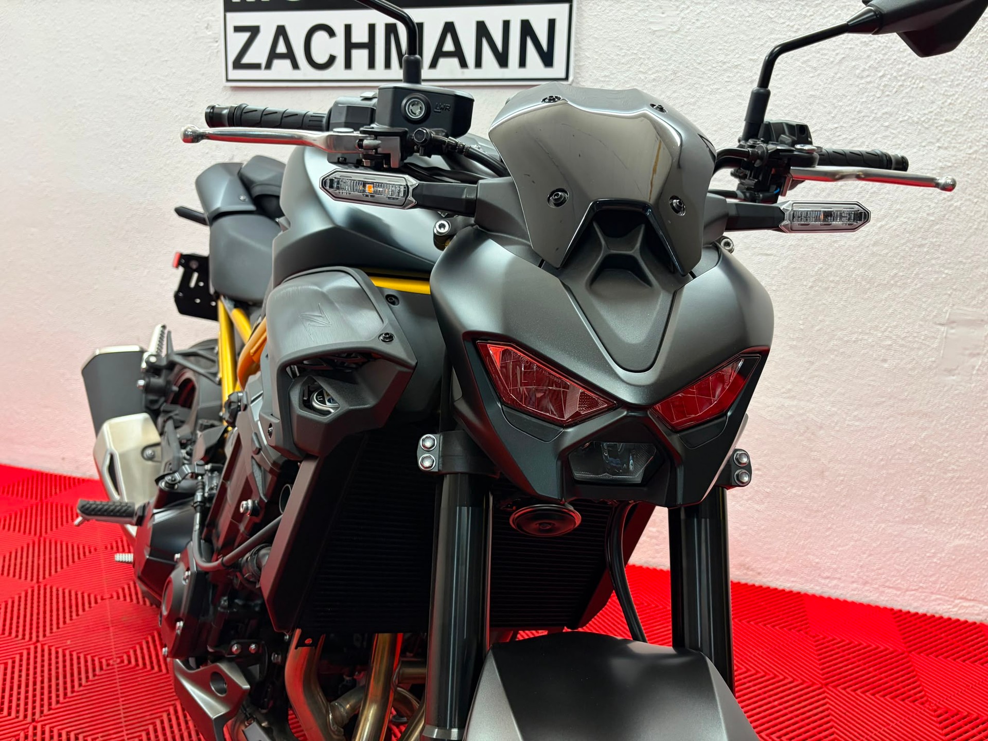 KAWASAKI Z 900-image-6