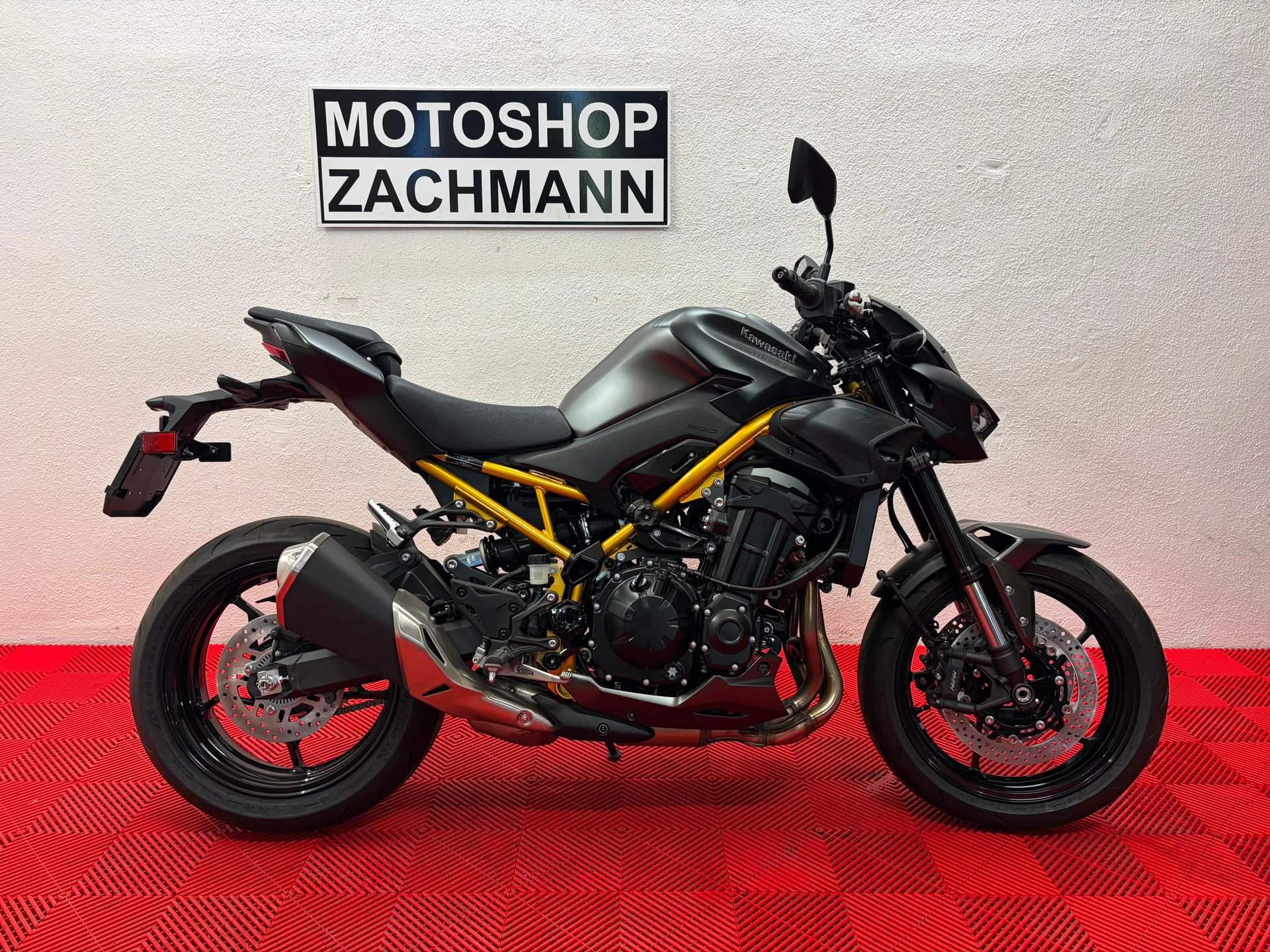 KAWASAKI Z 900