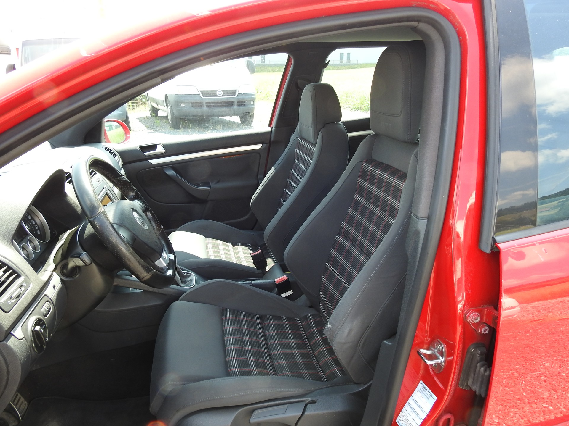 VW Golf 2.0 TFSI GTI-image-12