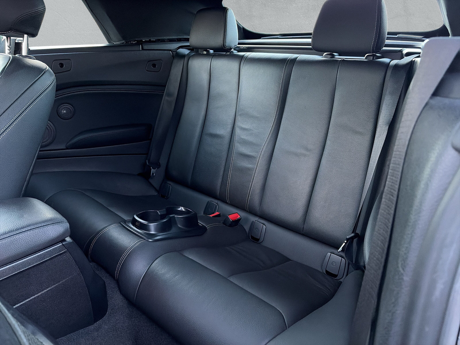 BMW 220i Cabrio M Sport F23 (CH)-image-11