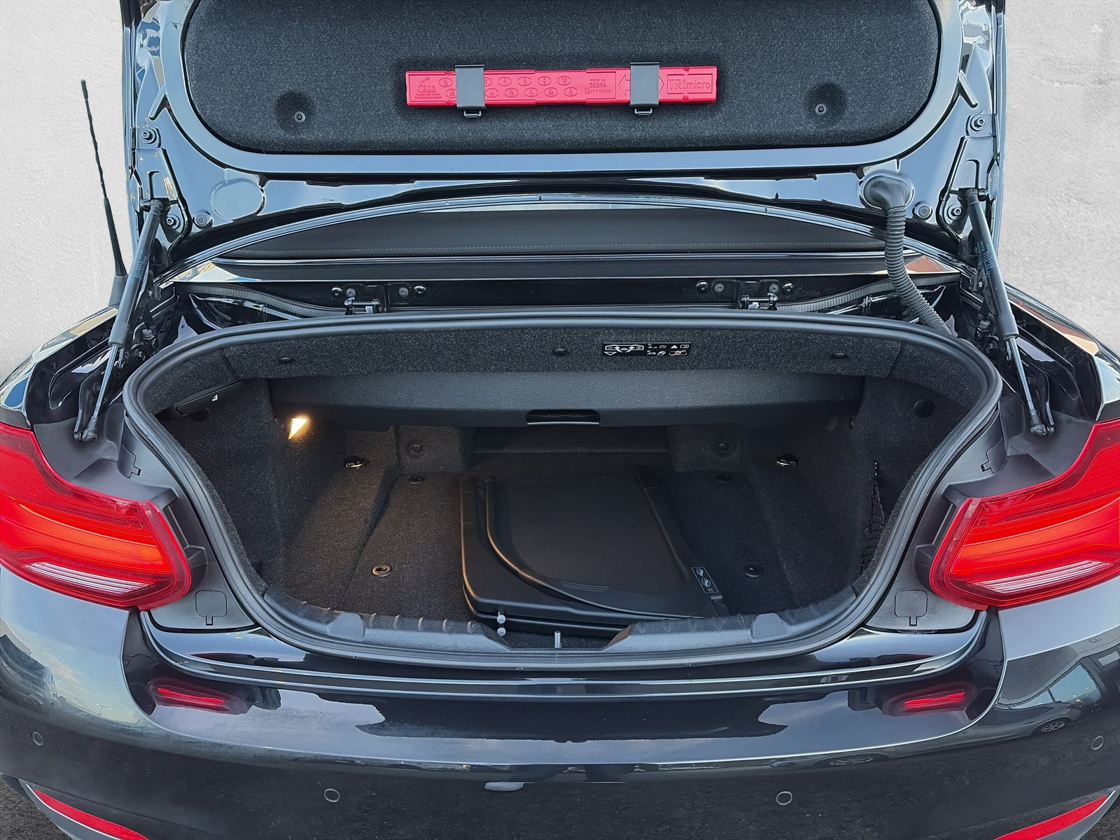 BMW 220i Cabrio M Sport F23 (CH)-image-9