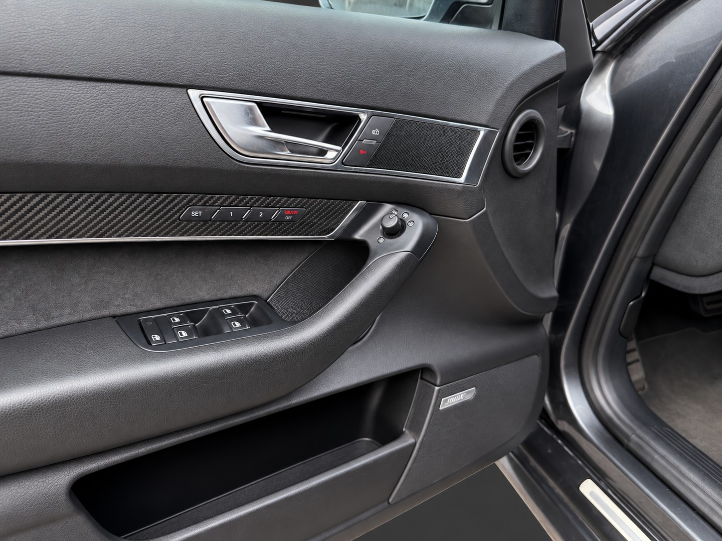 AUDI RS6 Avant 5.0 TFSI V10 quattro tiptronic * MTM 700PS*-image-13
