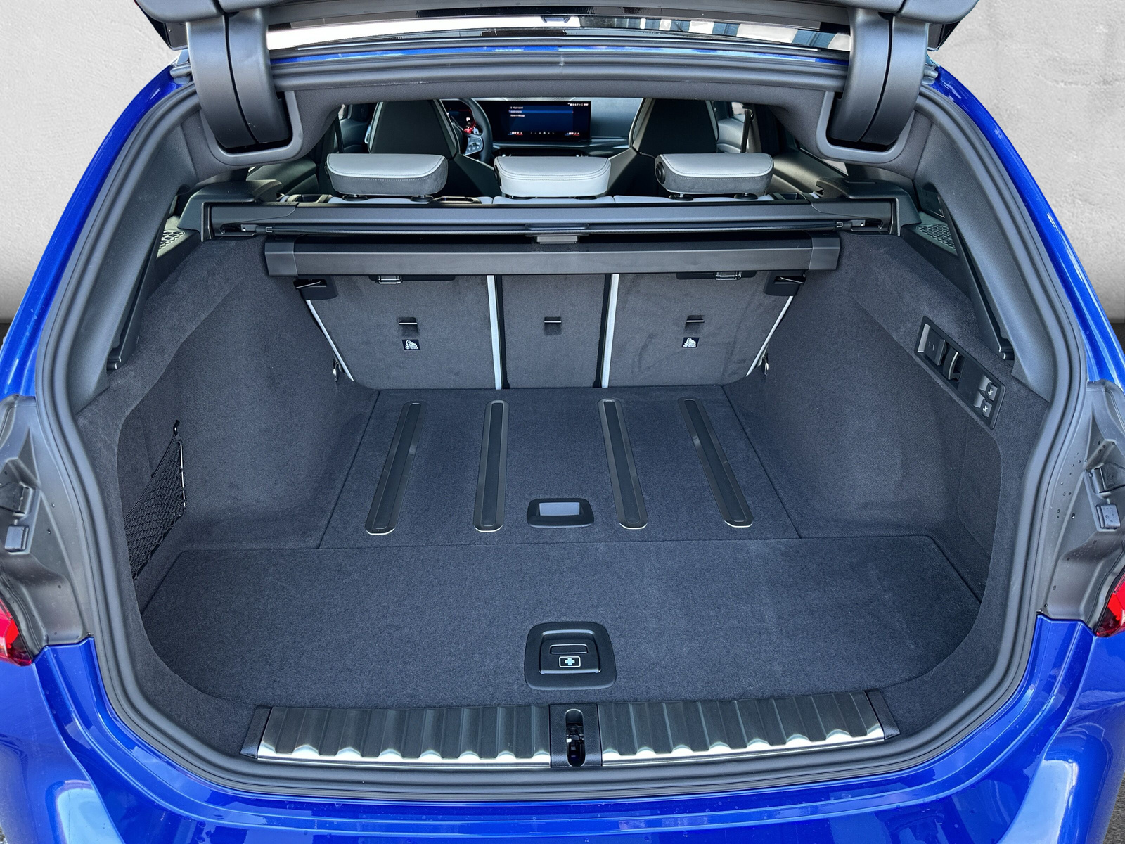 BMW M3 Competition Touring xDrive G81 (CH) ** M Portimao Blau métallisé **-image-9