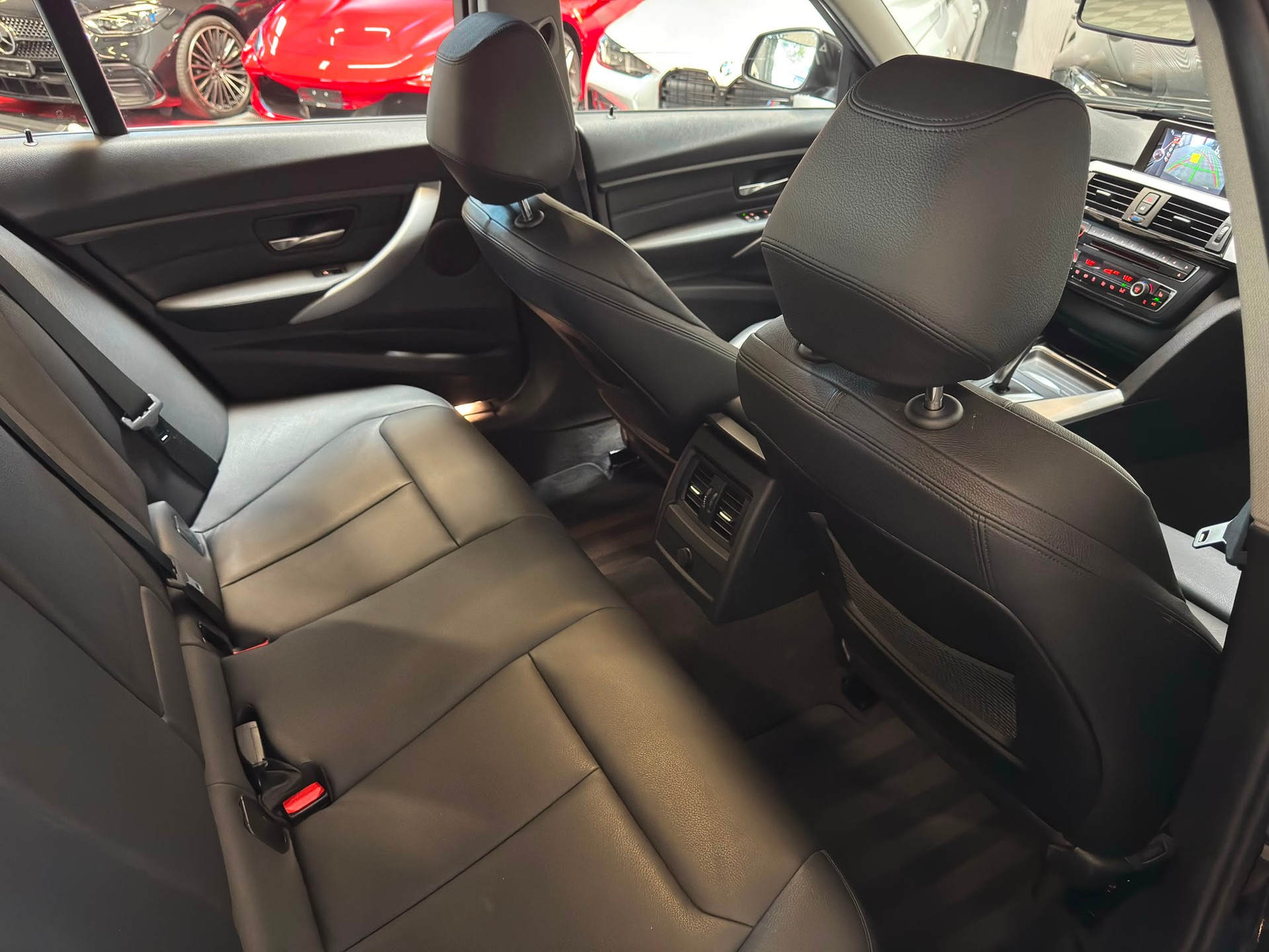BMW 320d xDrive Touring Sportline-image-9