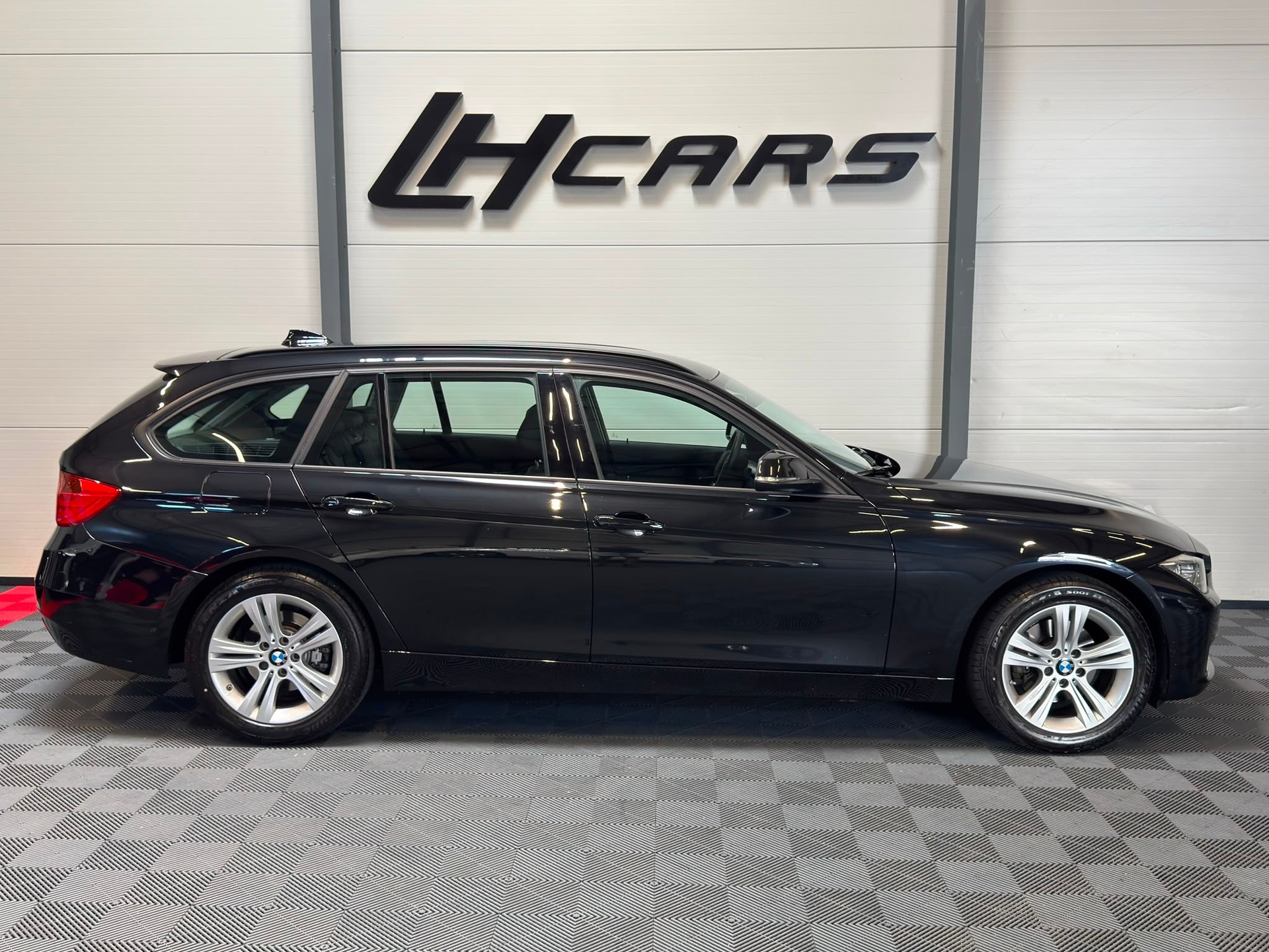 BMW 320d xDrive Touring Sportline-image-4