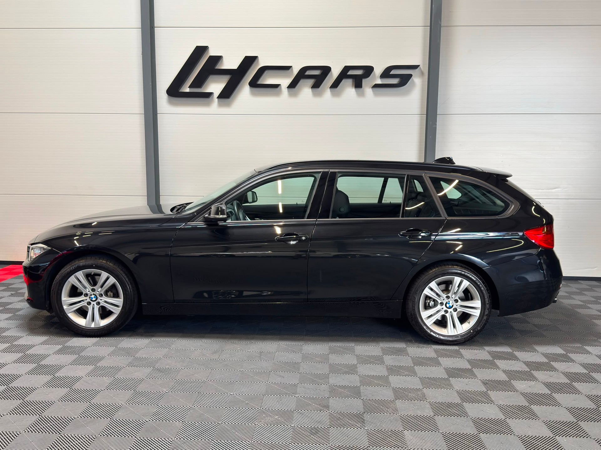 BMW 320d xDrive Touring Sportline-image-1