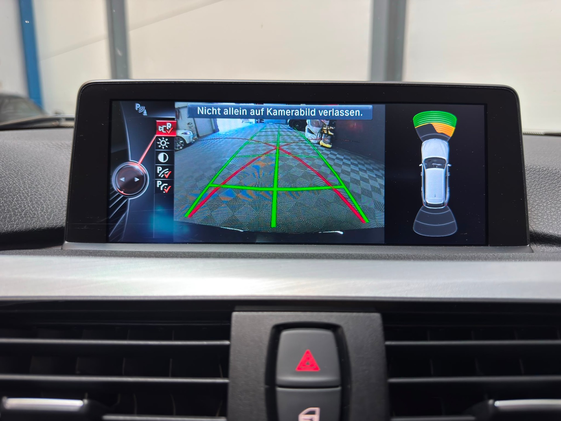 BMW 320d xDrive Touring Sportline-image-12